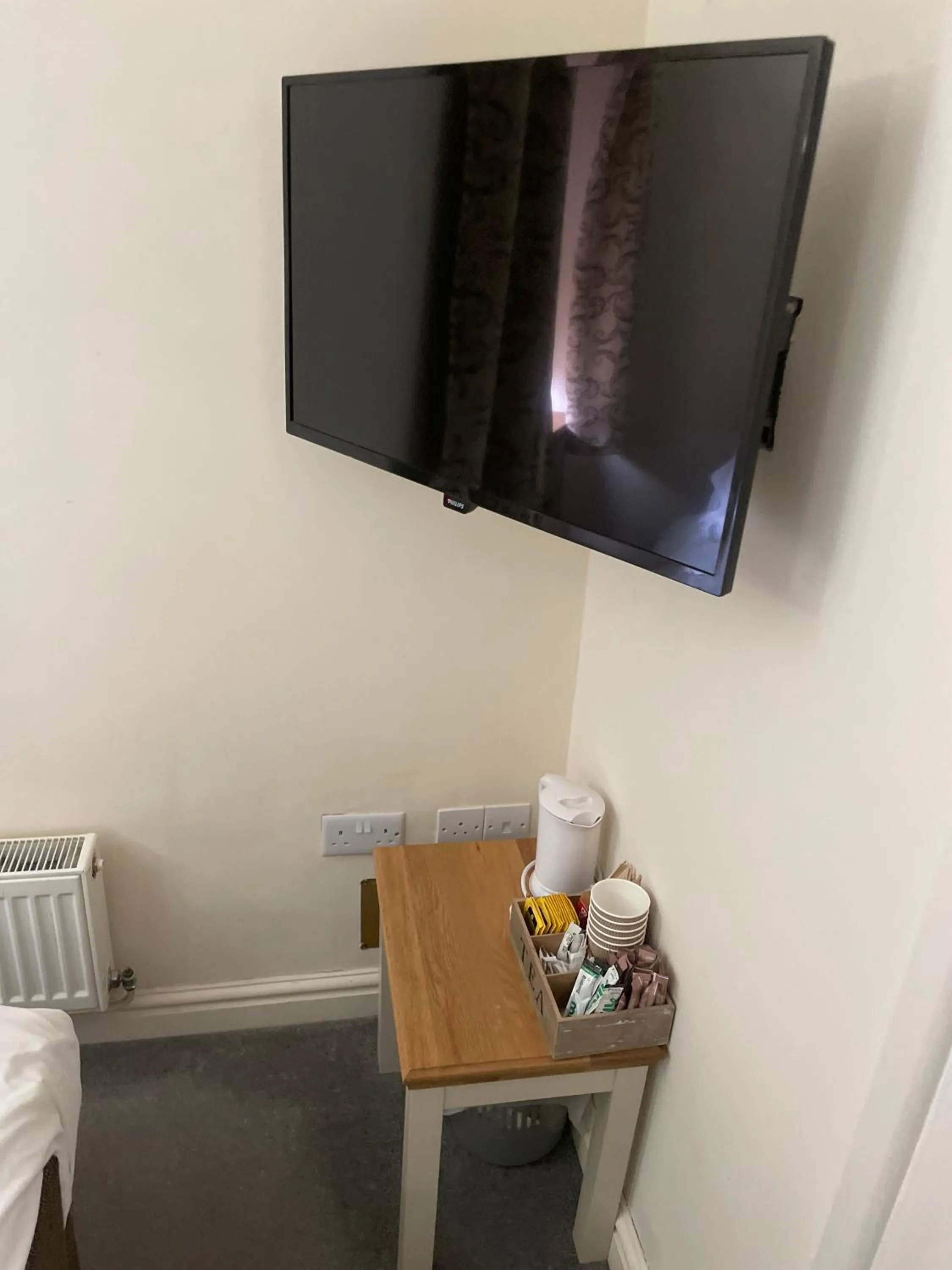 TV and multimedia in Bridge Farm Guesthouse rooms