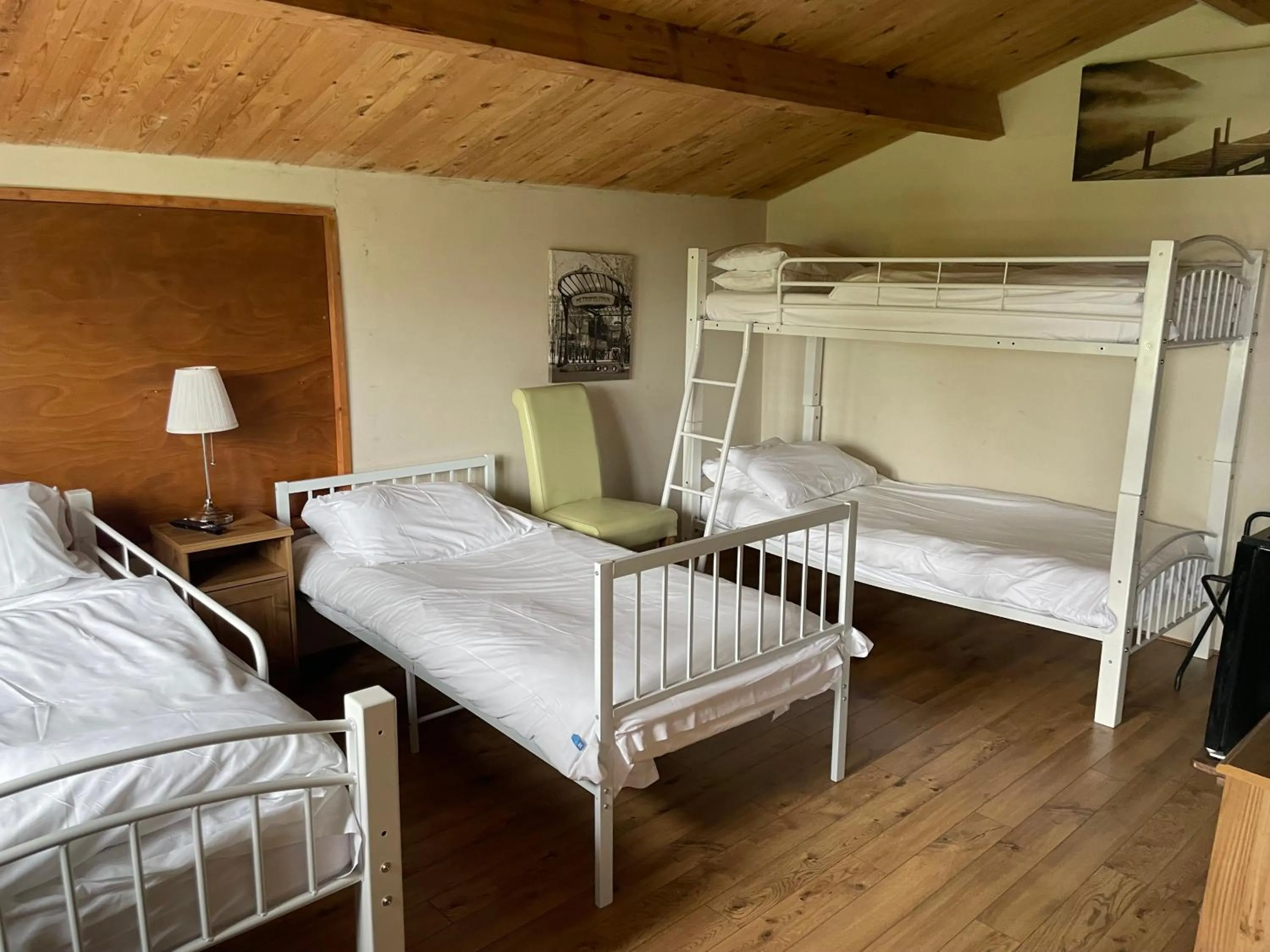 Bed in Bridge Farm Guesthouse rooms