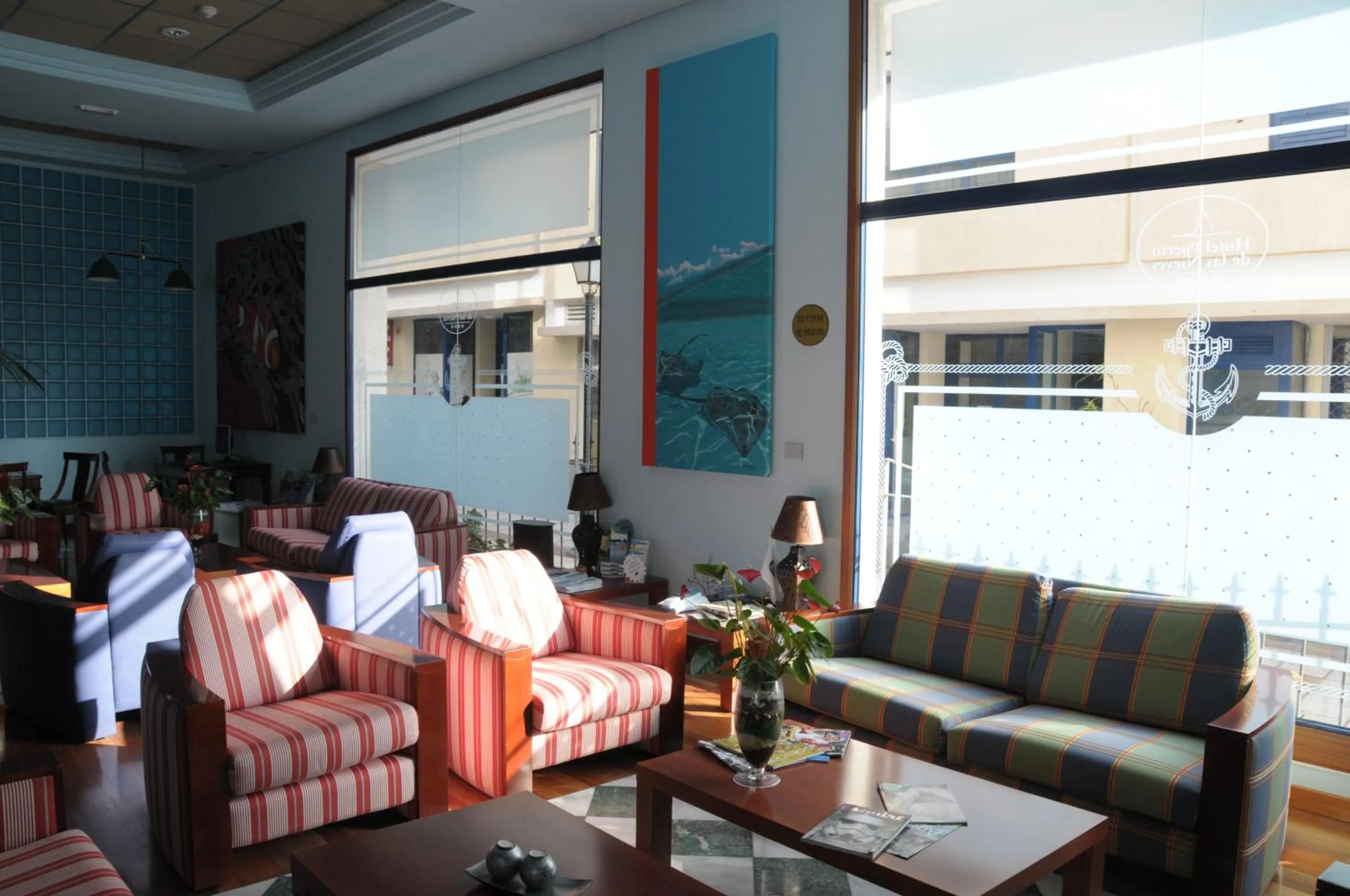 Communal lounge/ TV room in Hotel Puerto de Las Nieves