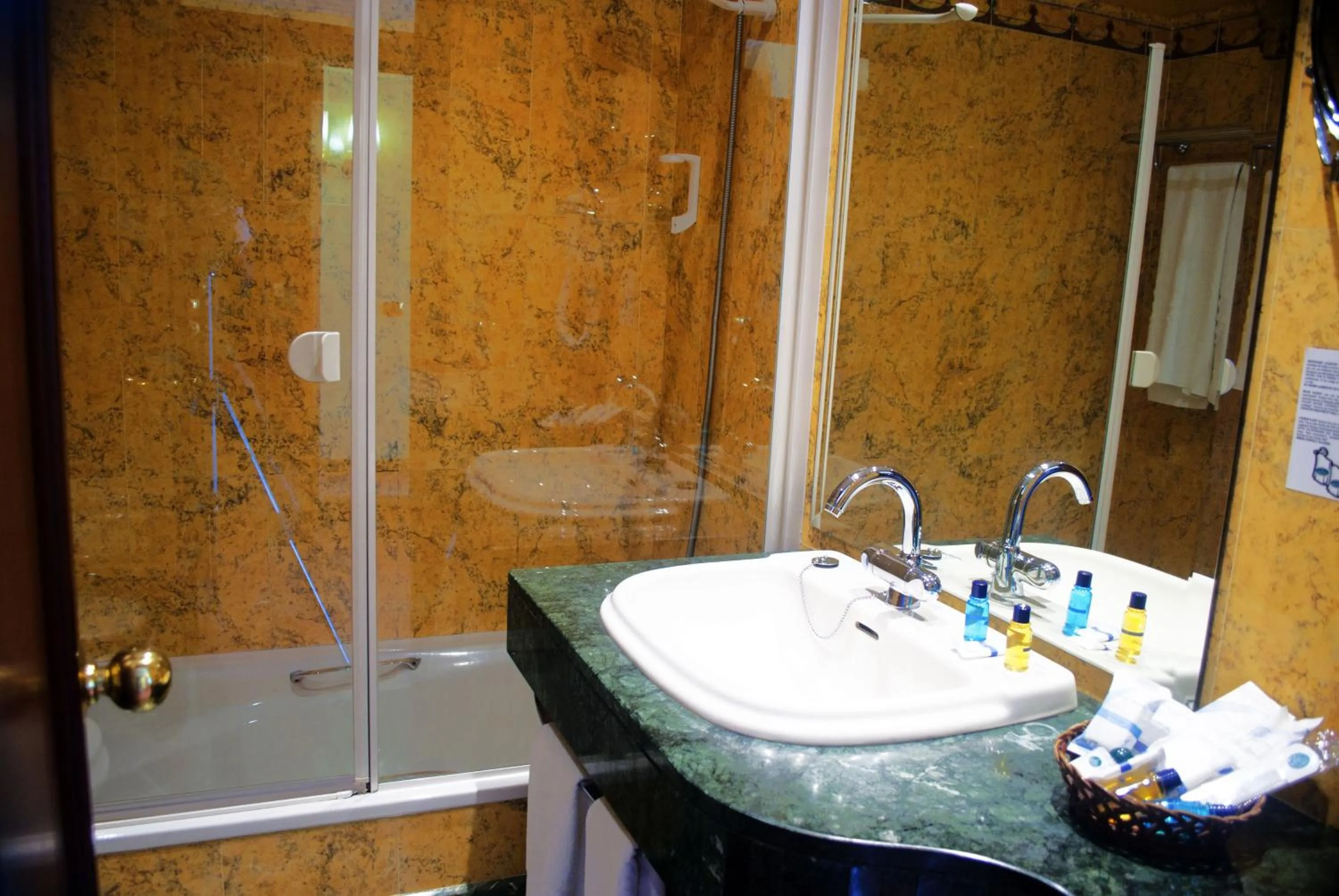 Bathroom in Hotel Puerto de Las Nieves