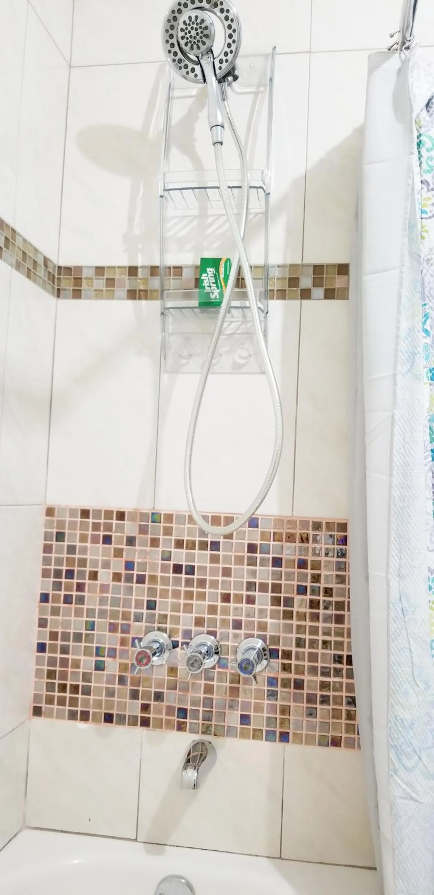 Shower in Casa Tamar Guest Apartment