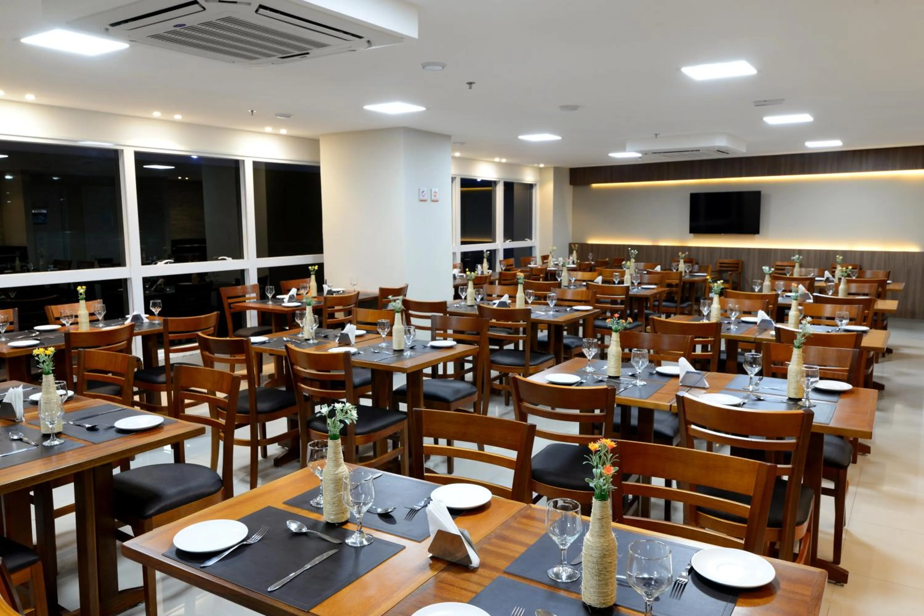 Restaurant/places to eat in Easy Hotel Cachoeiro de Itapemirim by Atlantica