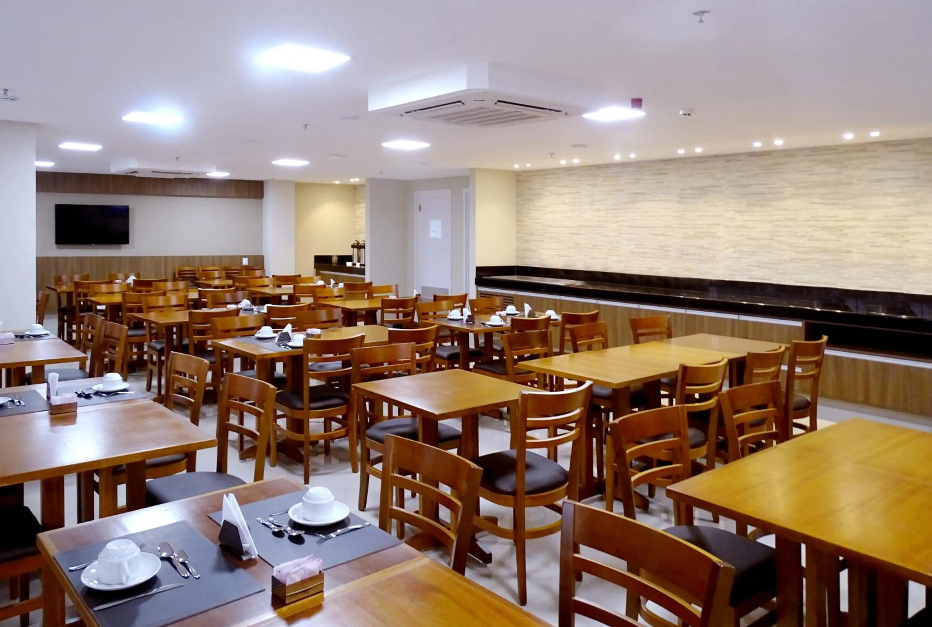 Restaurant/places to eat in Easy Hotel Cachoeiro de Itapemirim by Atlantica
