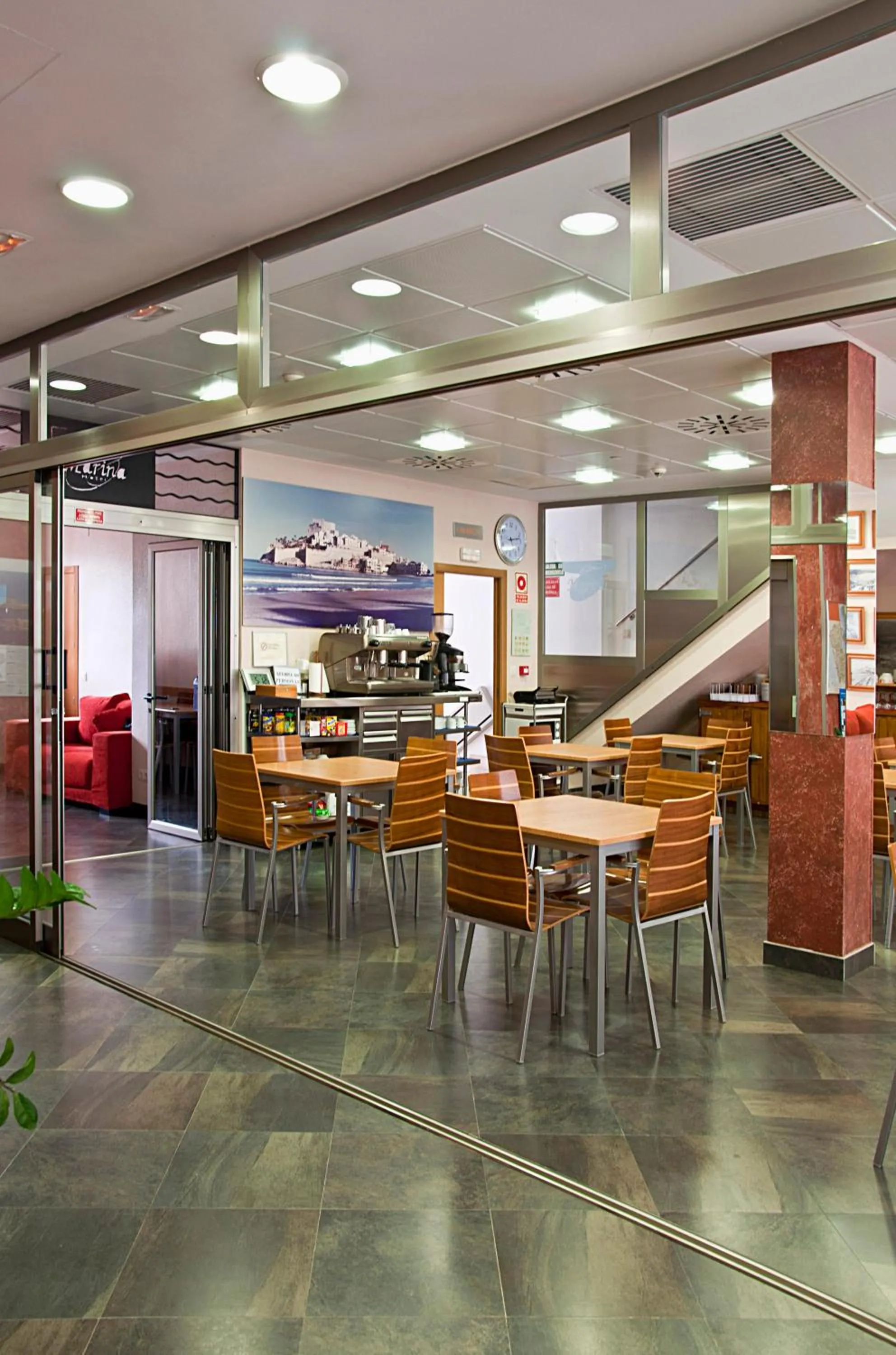 Restaurant/places to eat in Hotel Marina