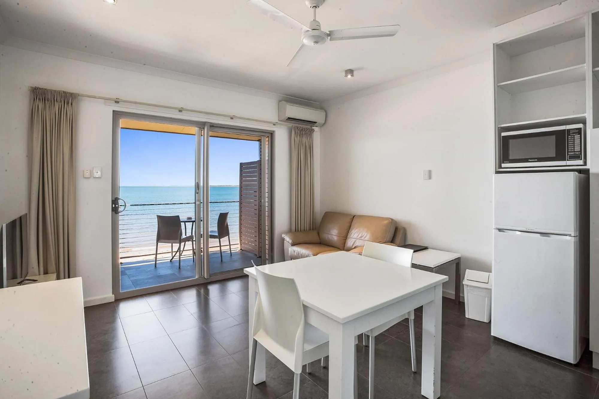 Living room in Onslow Beach Resort