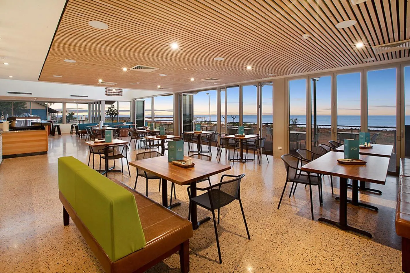 Restaurant/places to eat in Onslow Beach Resort