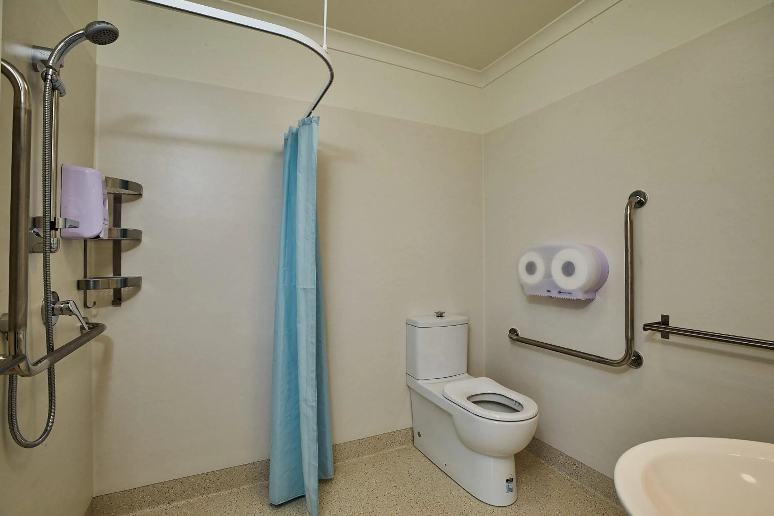 Shower in Kakatu Retreat