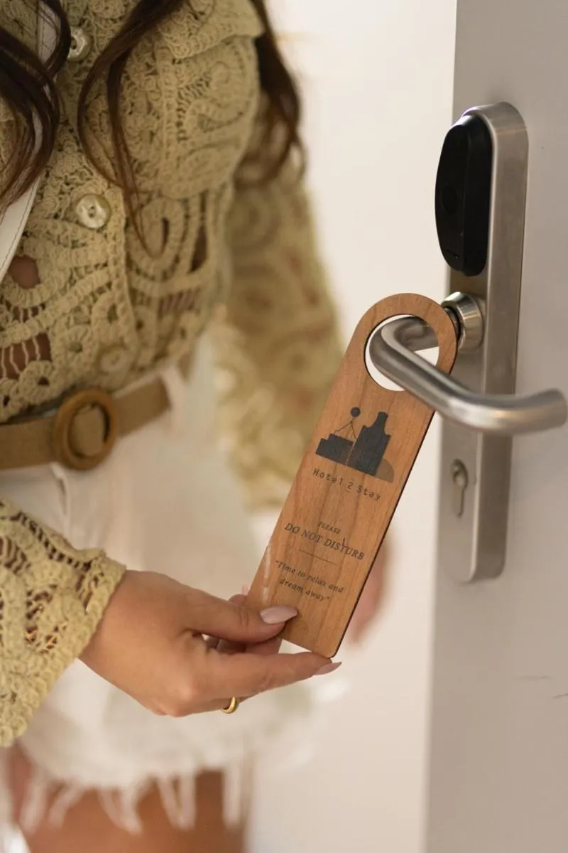 Logo/Certificate/Sign in Hotel2Stay