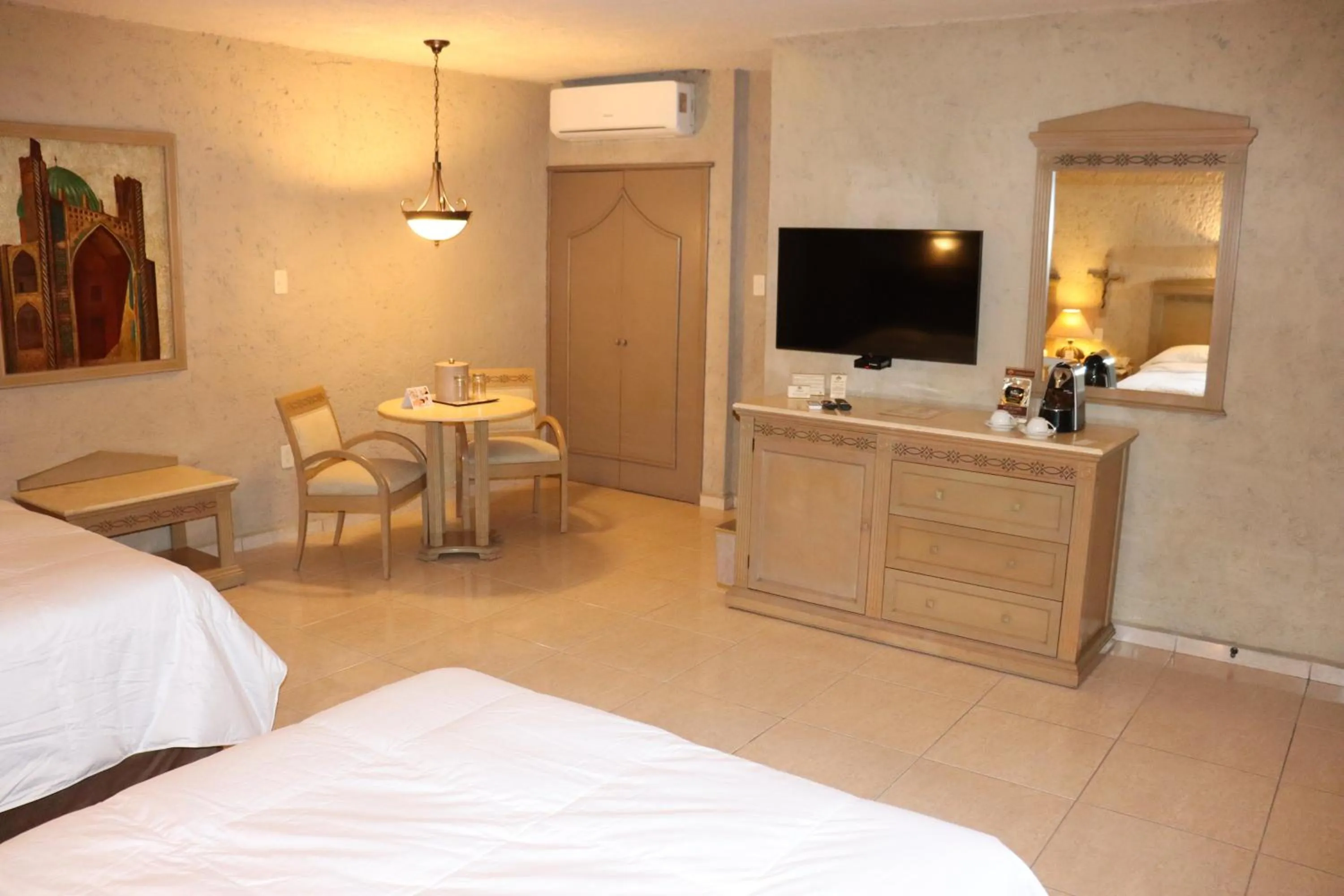 Photo of the whole room, Bed in Suites Layfer, Córdoba, Veracruz, México