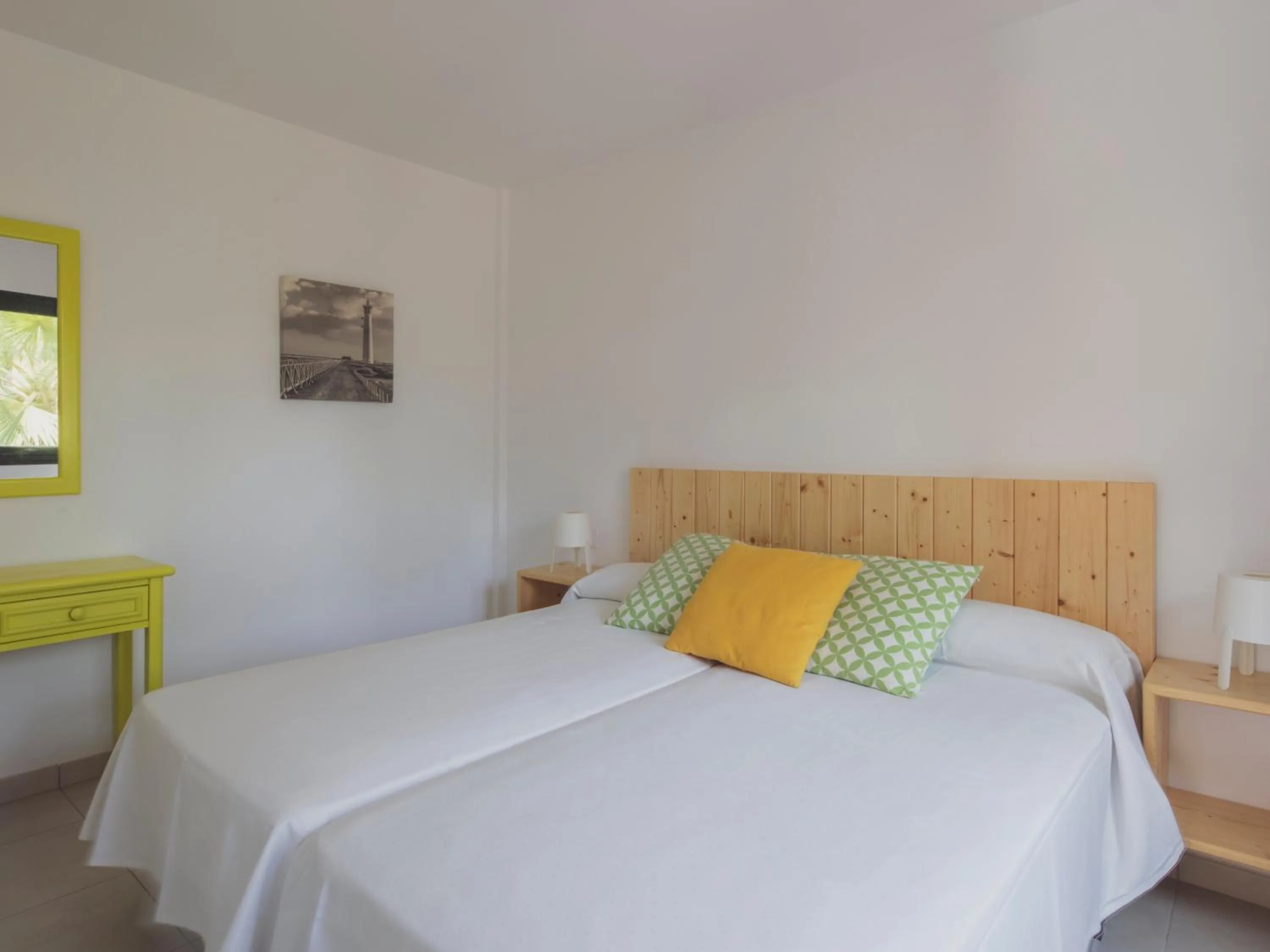 Photo of the whole room, Bed in Atlantic Garden Beach Mate