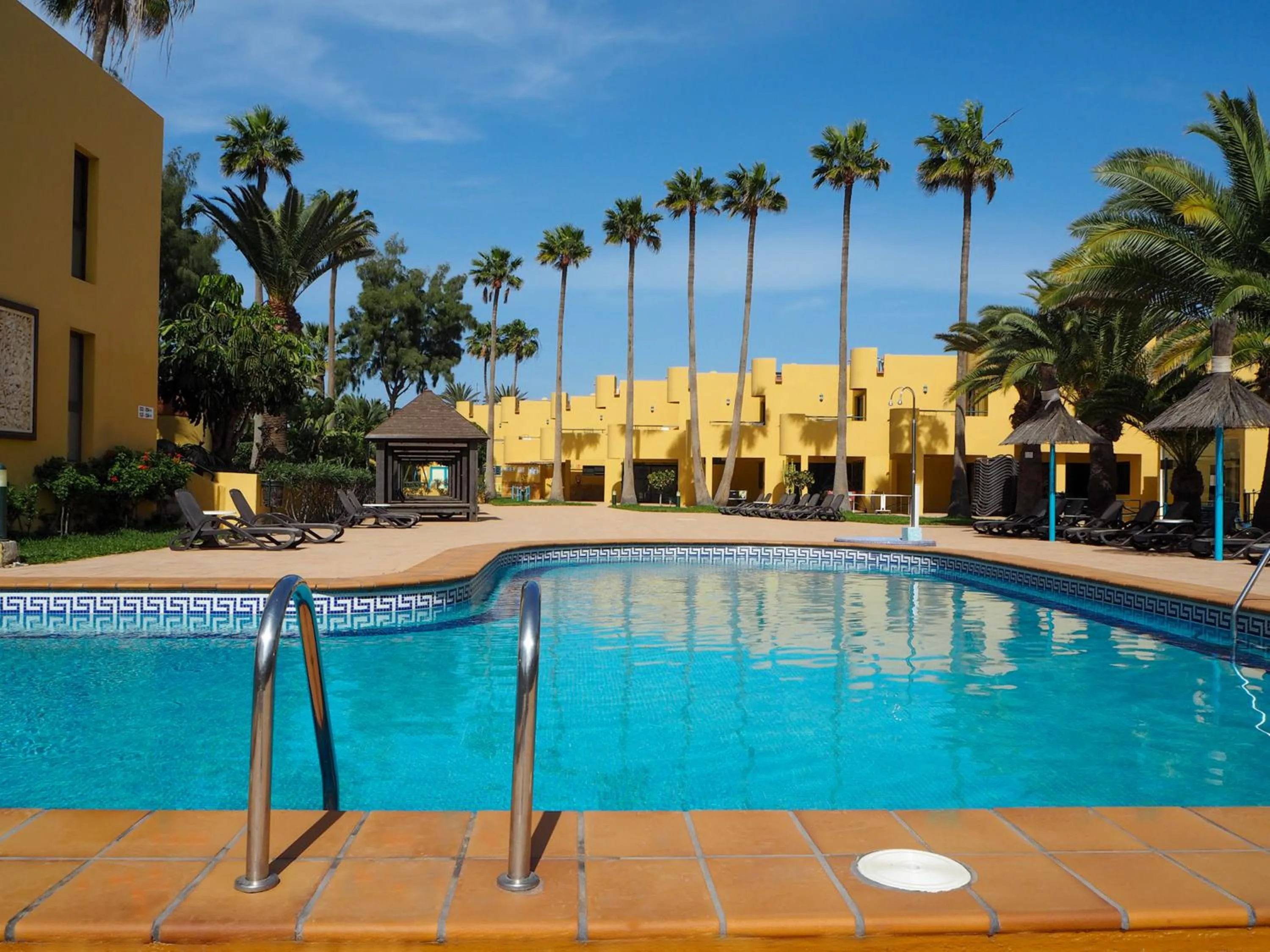 Swimming pool in Atlantic Garden Beach Mate