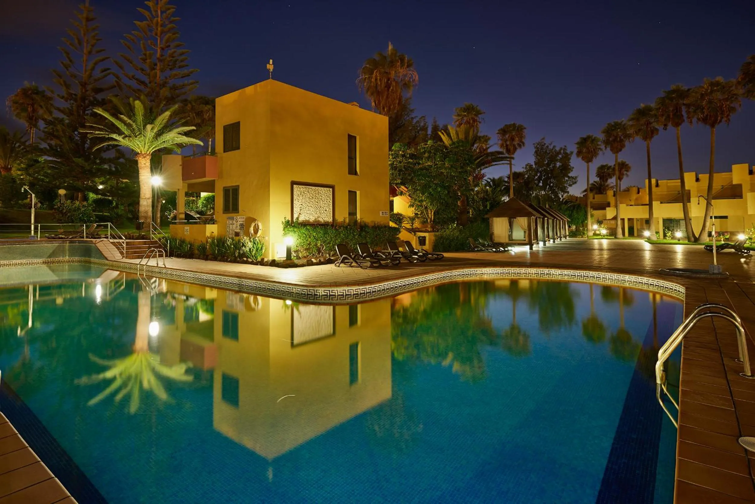 Swimming pool in Atlantic Garden Beach Mate