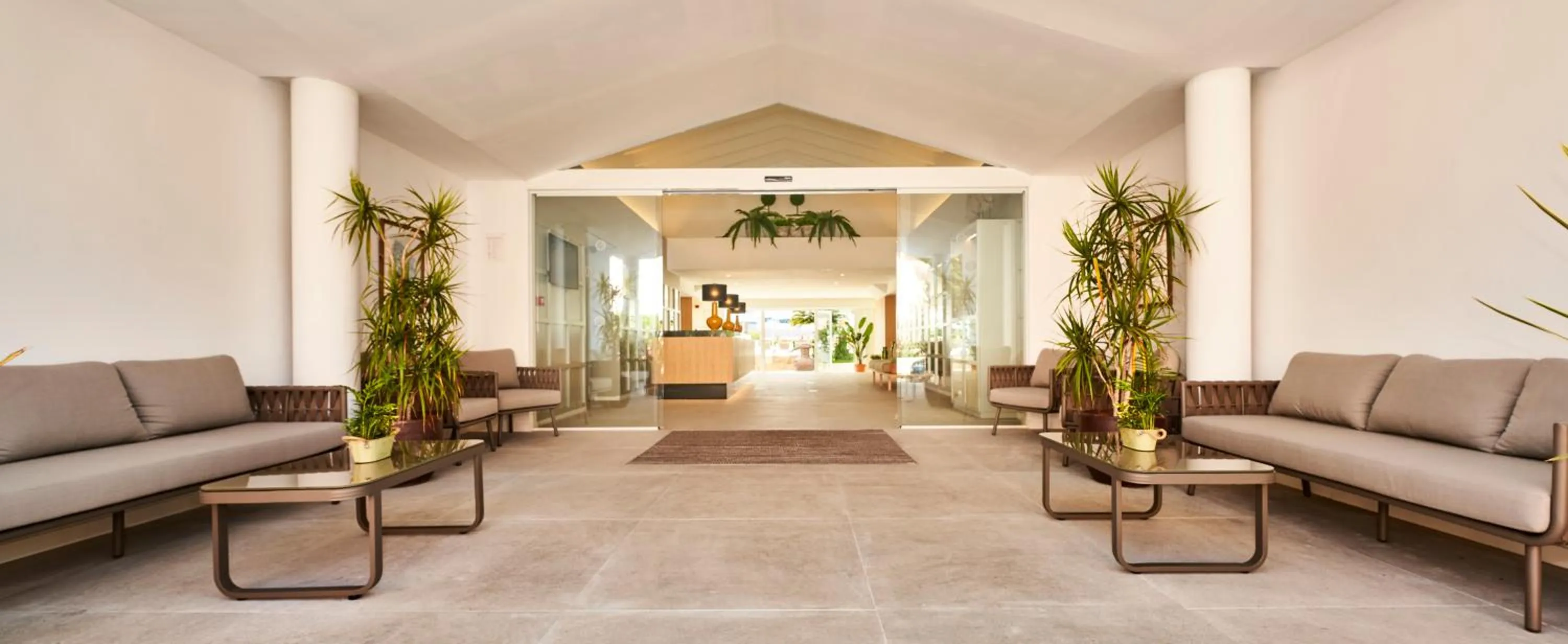 Lobby or reception in Hoposa Hotel & Apartaments VillaConcha