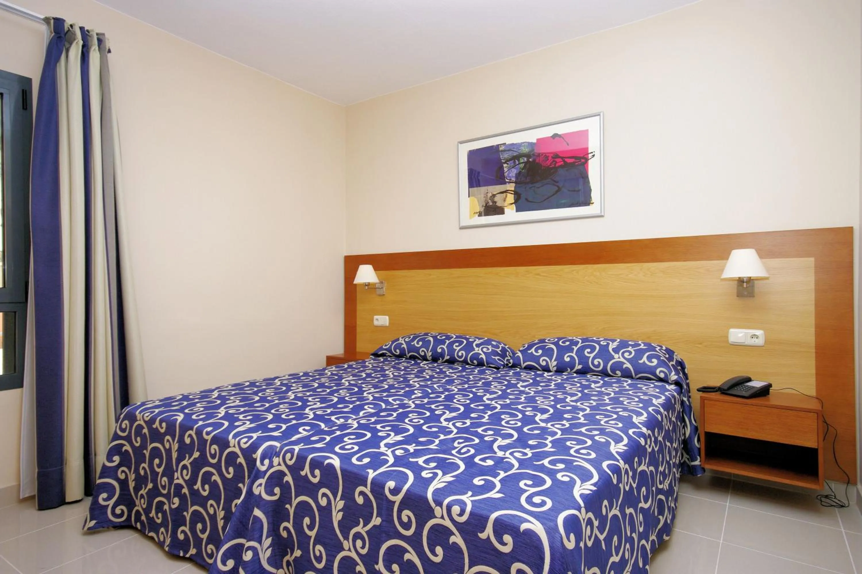 One-Bedroom Apartment with Pool View - single occupancy in Caybeach Caleta