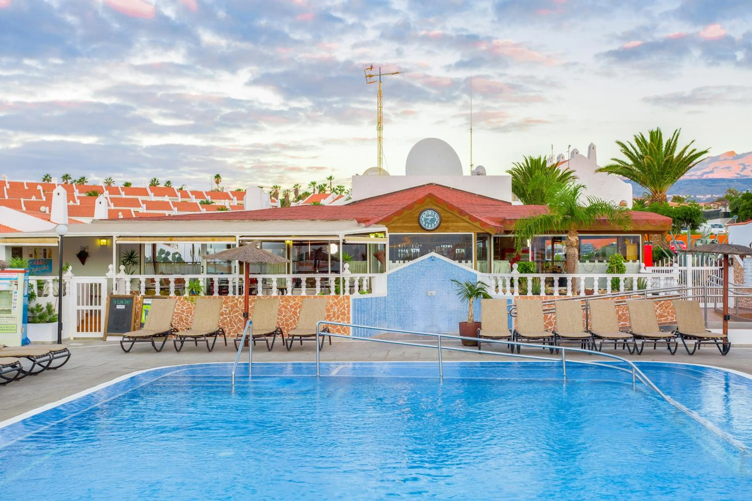 Swimming pool in Sunset View Club