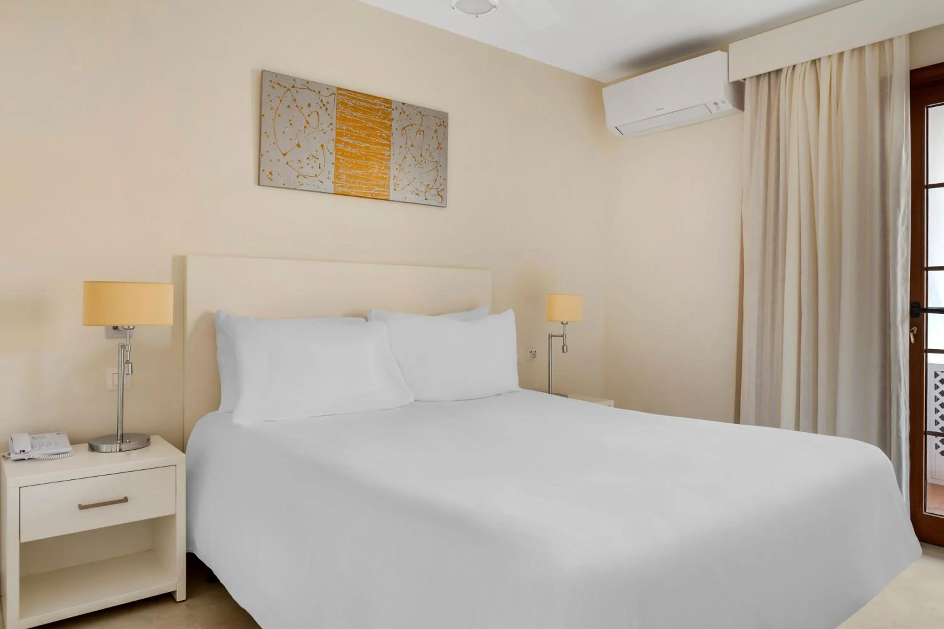 Bedroom, Bed in Sunset View Club