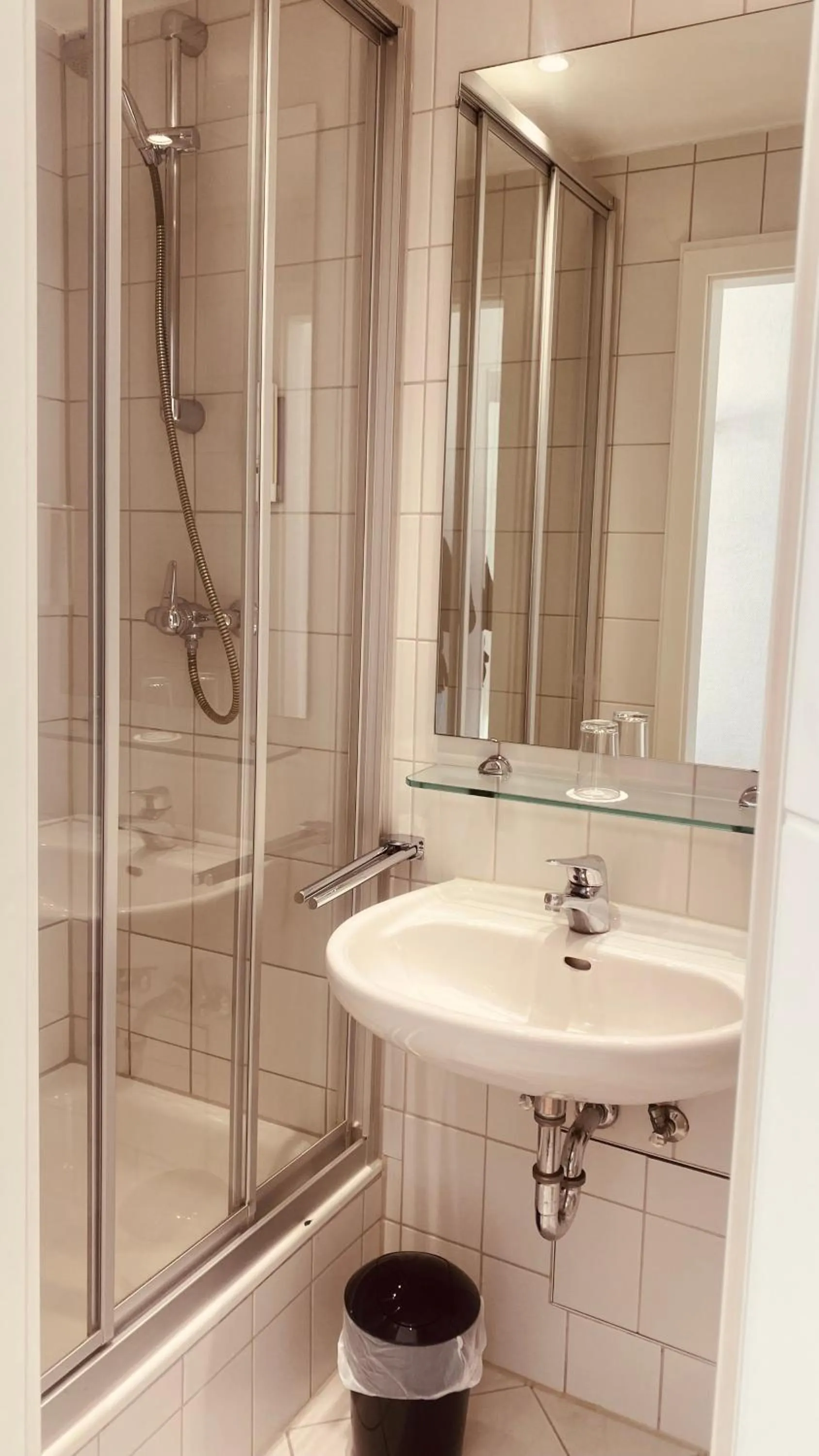 Bathroom in sevenDays Hotel Karlsruhe