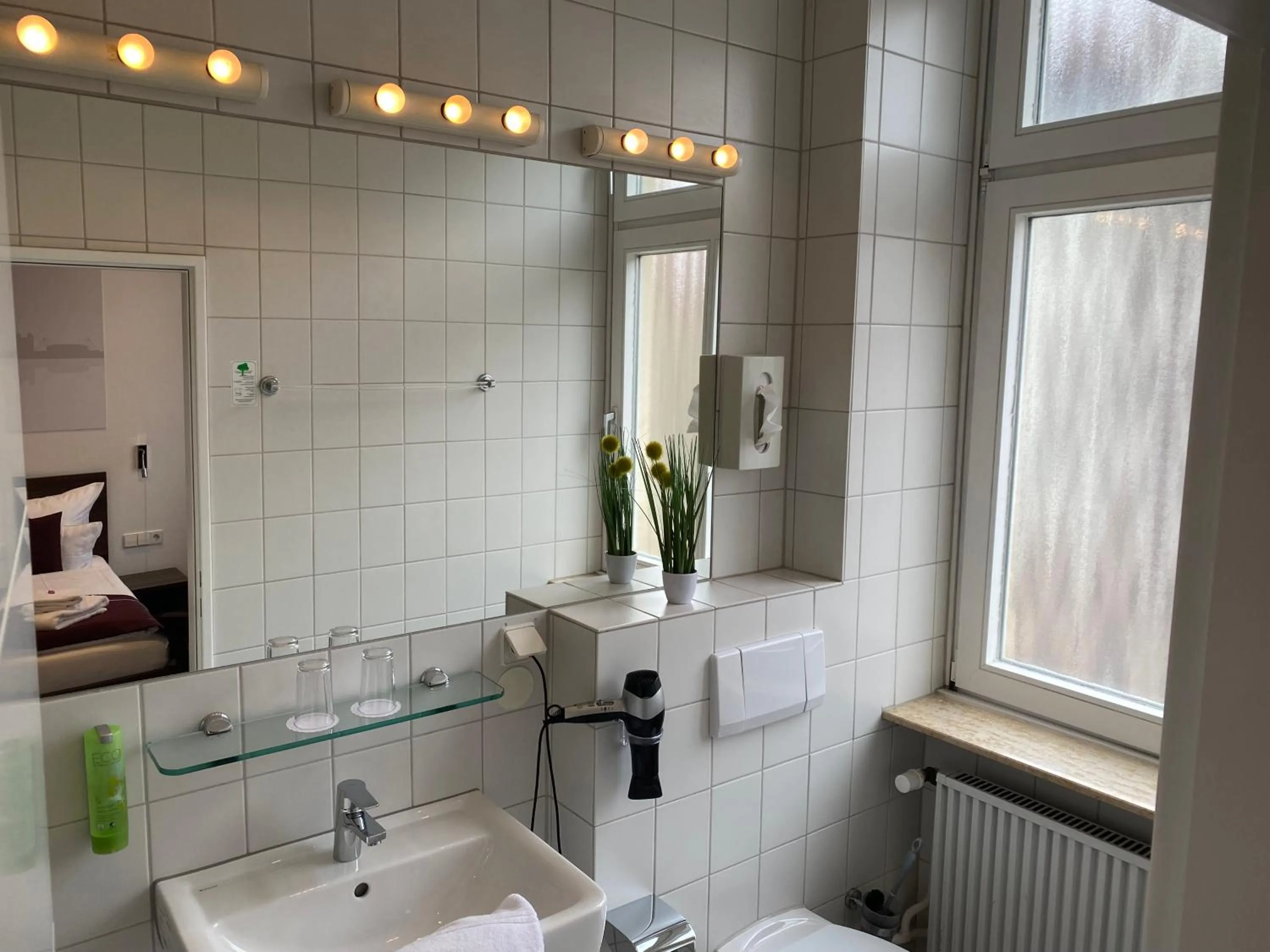 Bathroom in sevenDays Hotel Karlsruhe