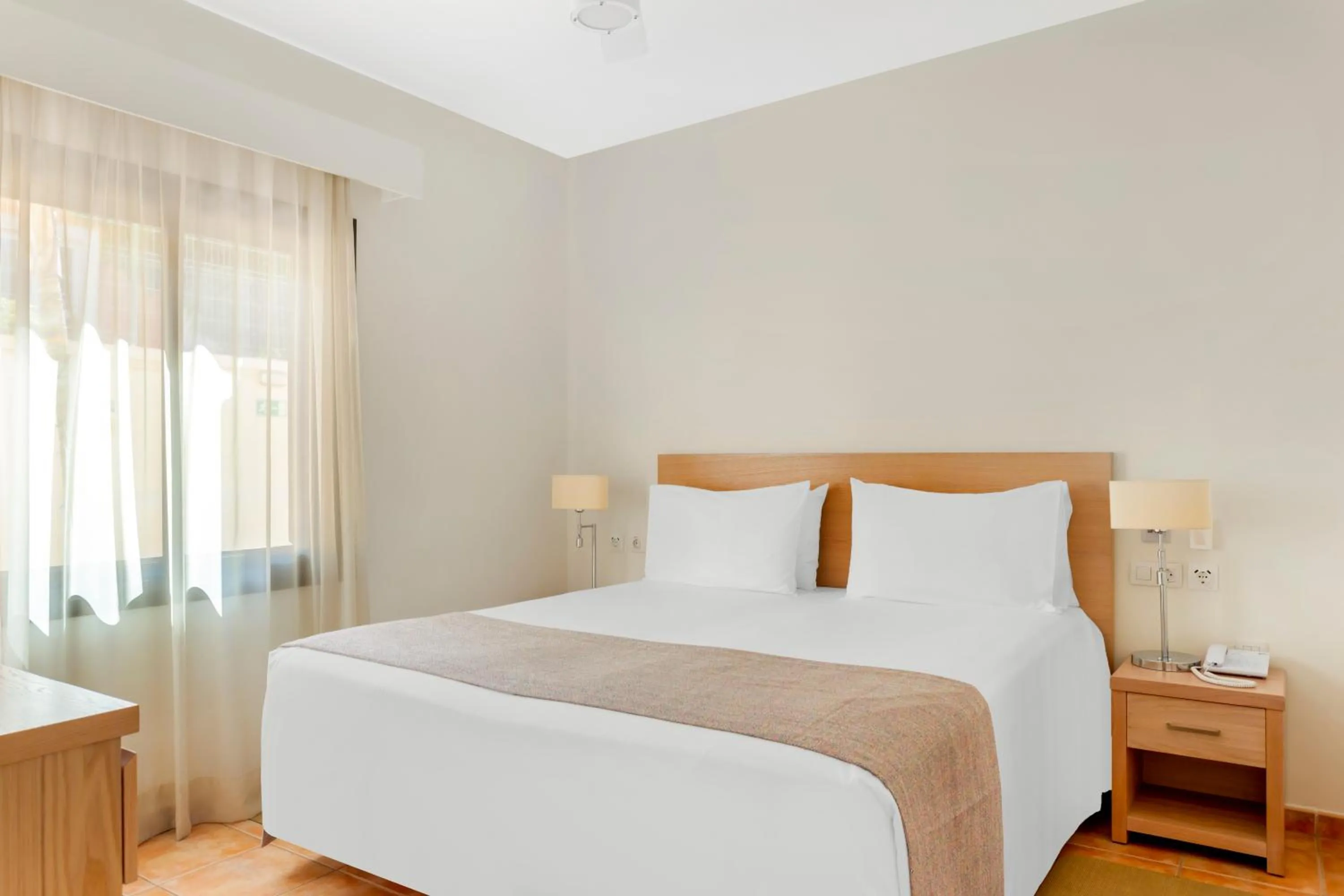 Bedroom, Bed in Royal Sunset Beach Club