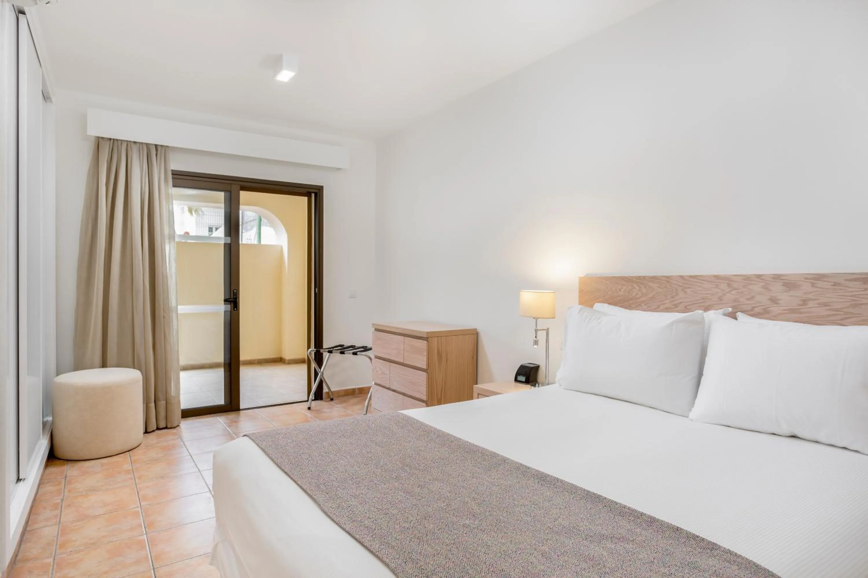 Bedroom, Bed in Royal Sunset Beach Club