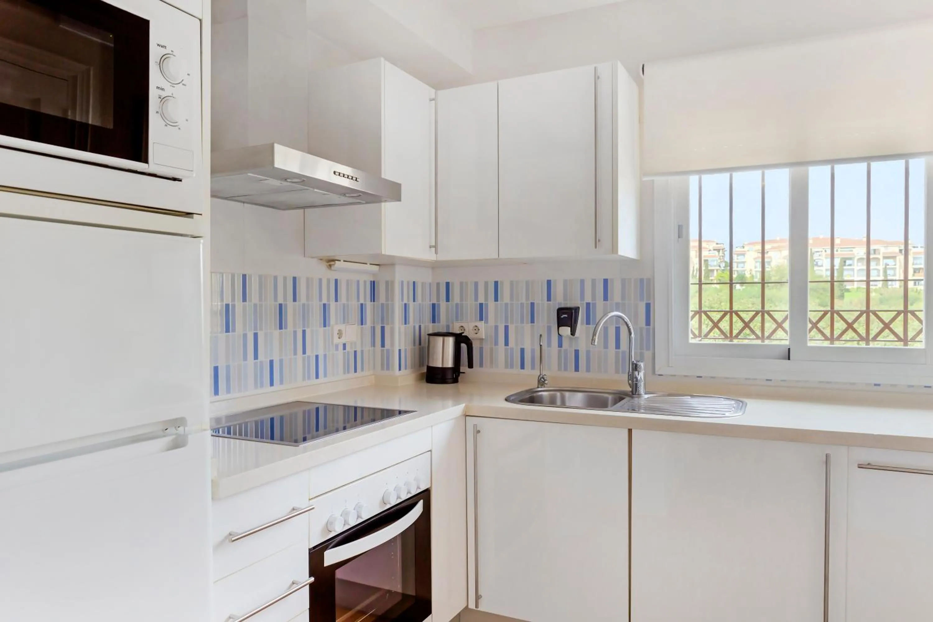 Kitchen or kitchenette in Los Amigos Beach Club