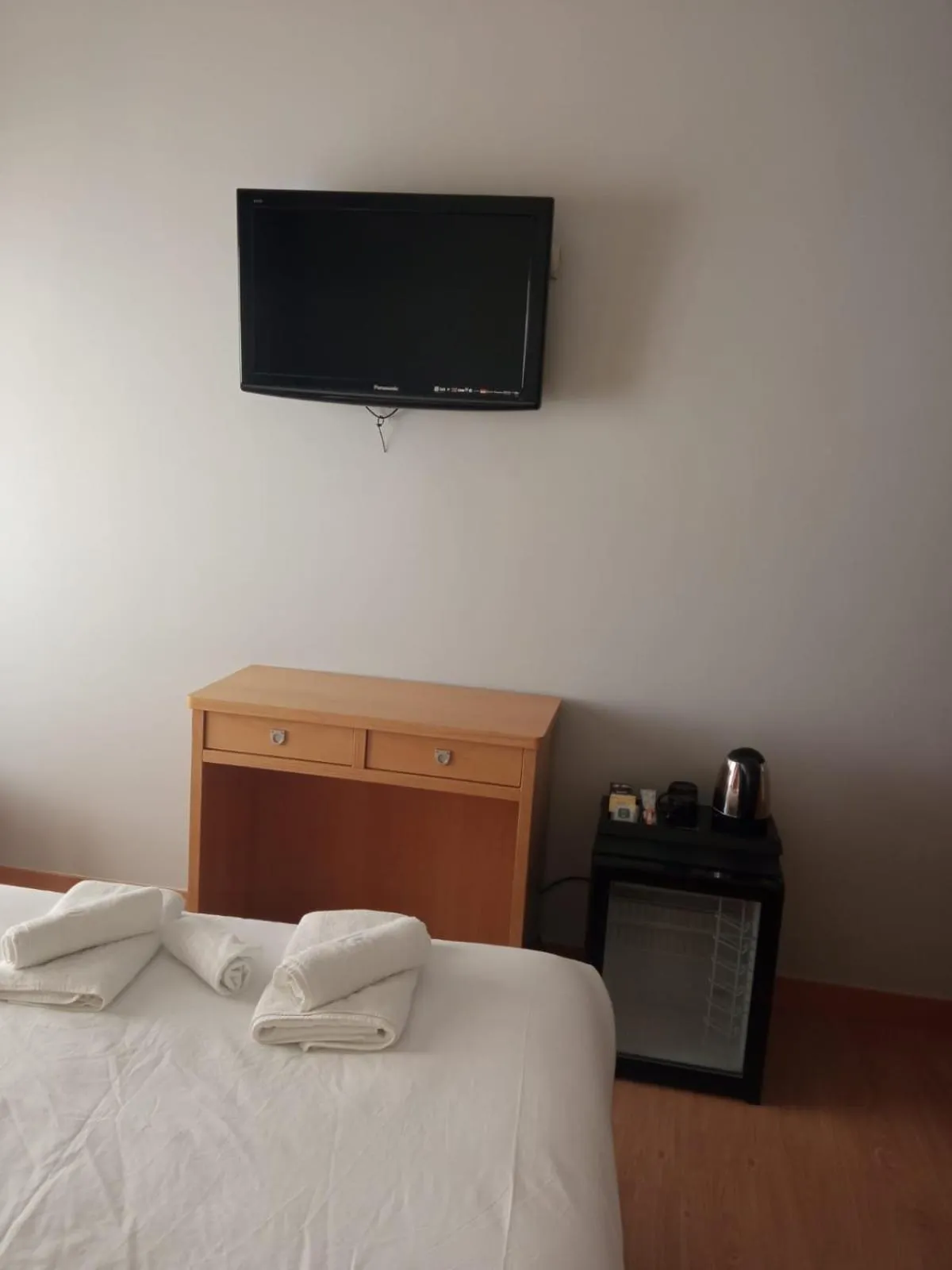 TV and multimedia, Bed in Hostal Abami II