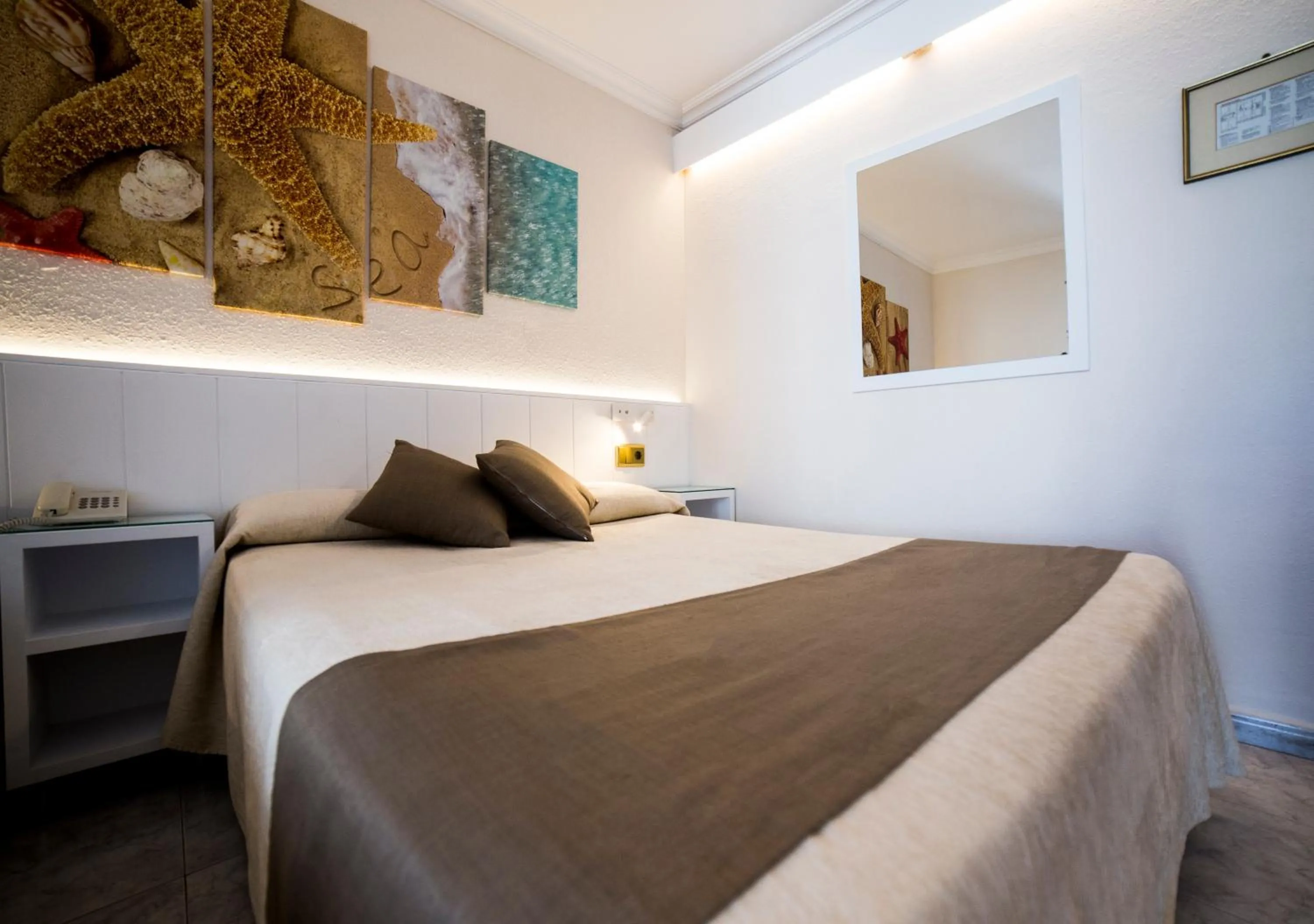 Double or Twin Room with Balcony in Hotel Claramar