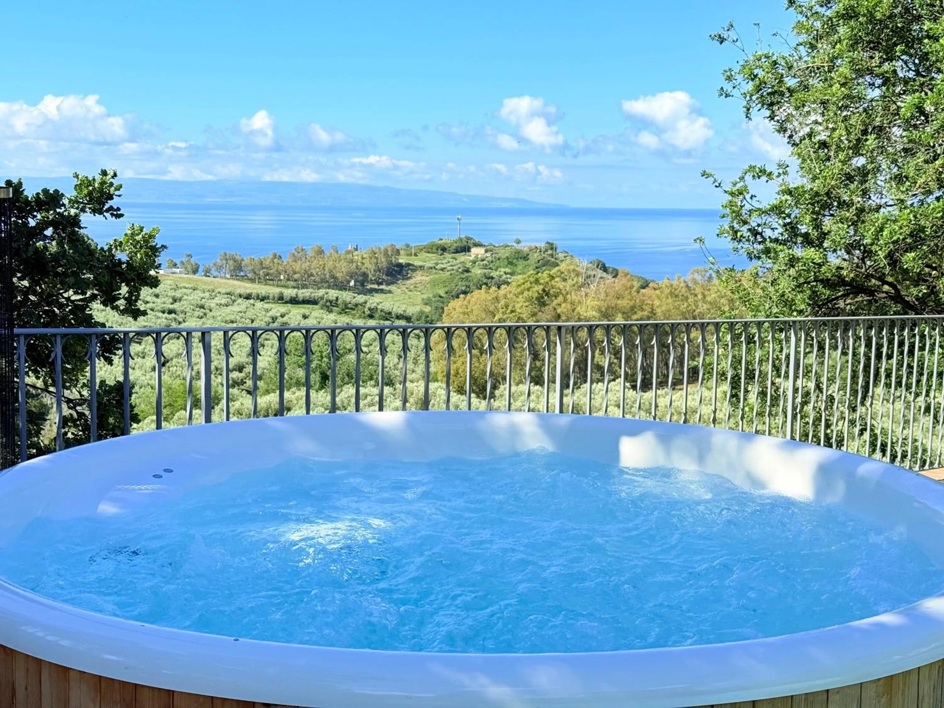 Hot Tub in Casale Calabria