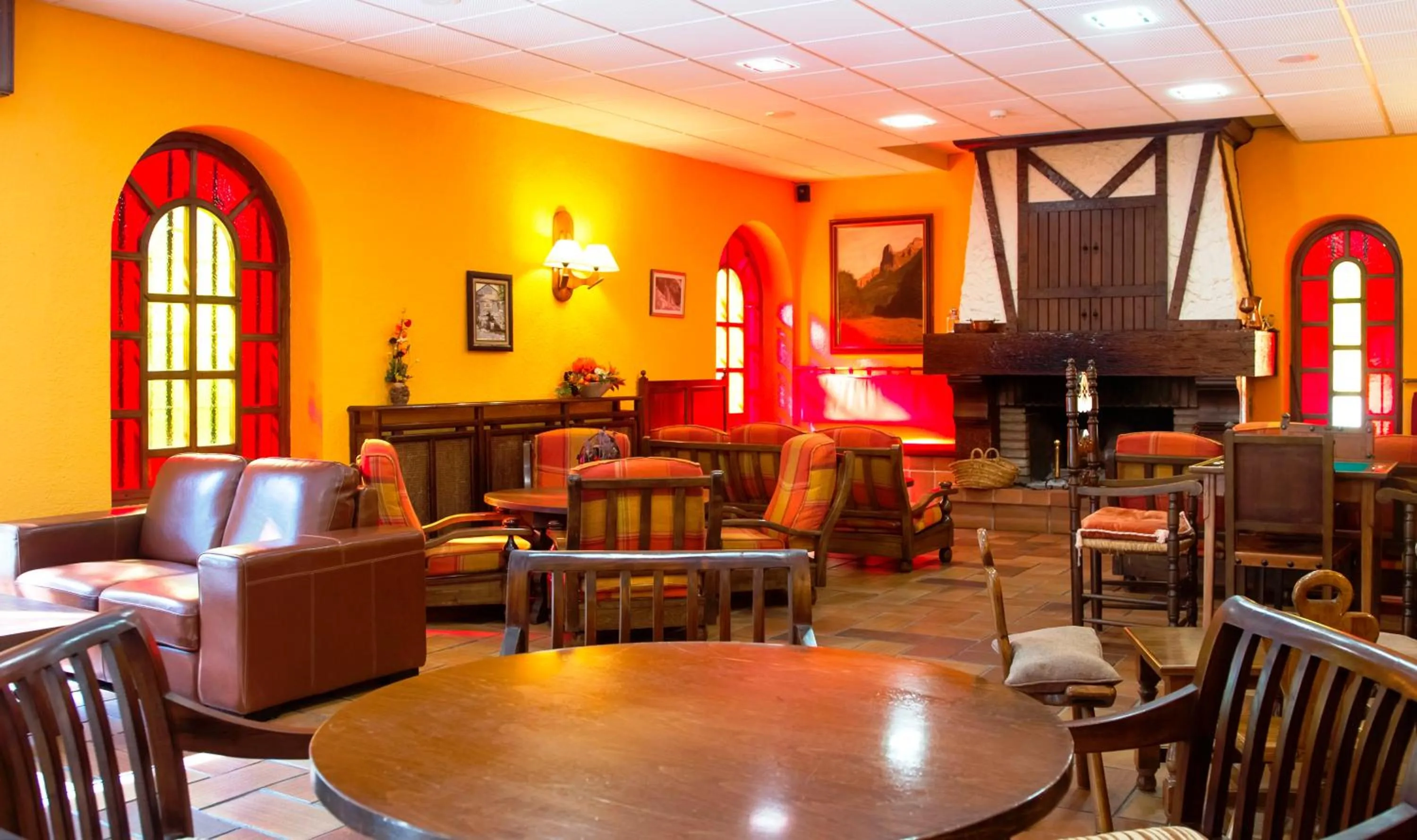 Library in Silken Ordesa