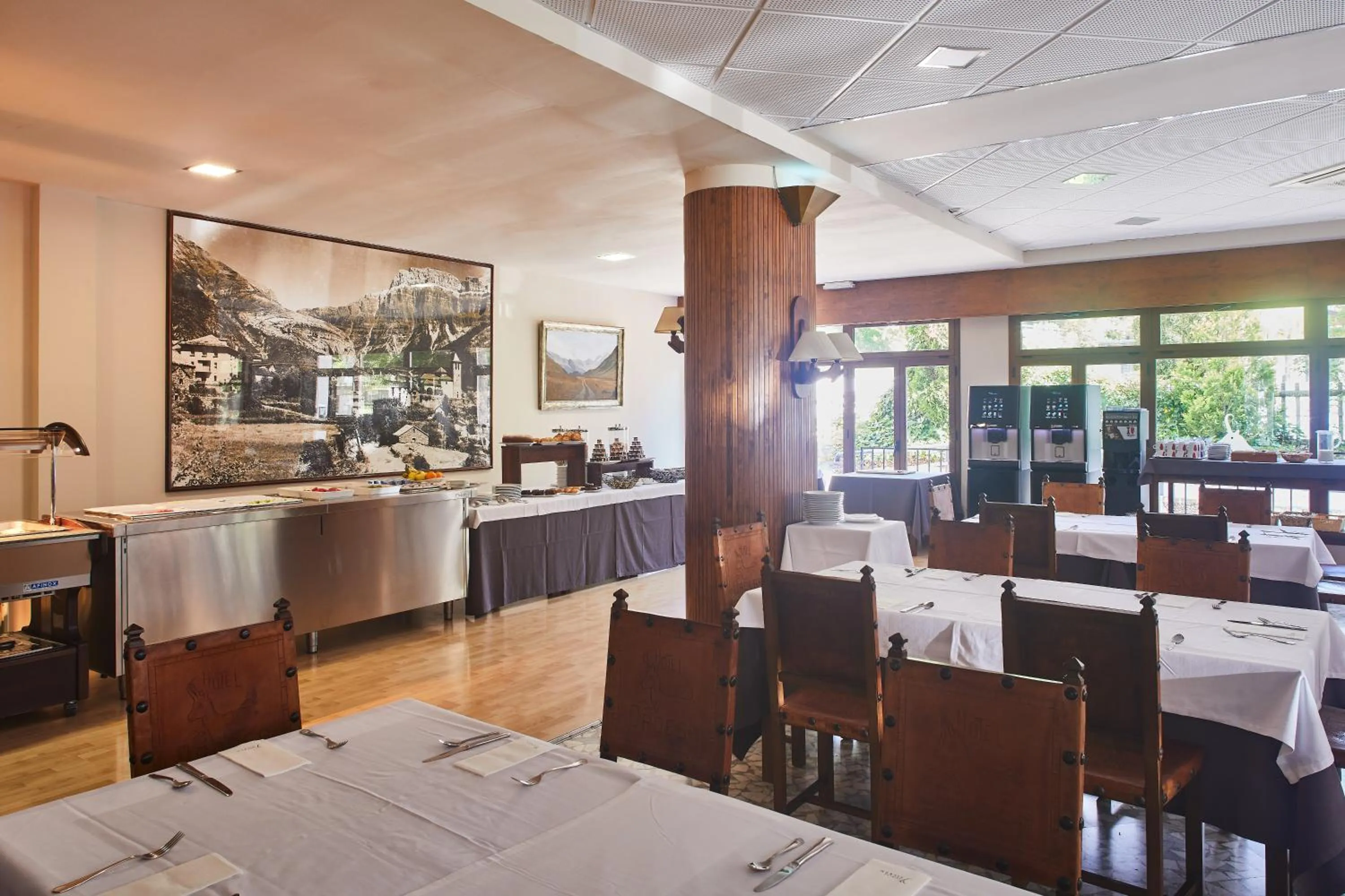 Buffet breakfast in Silken Ordesa