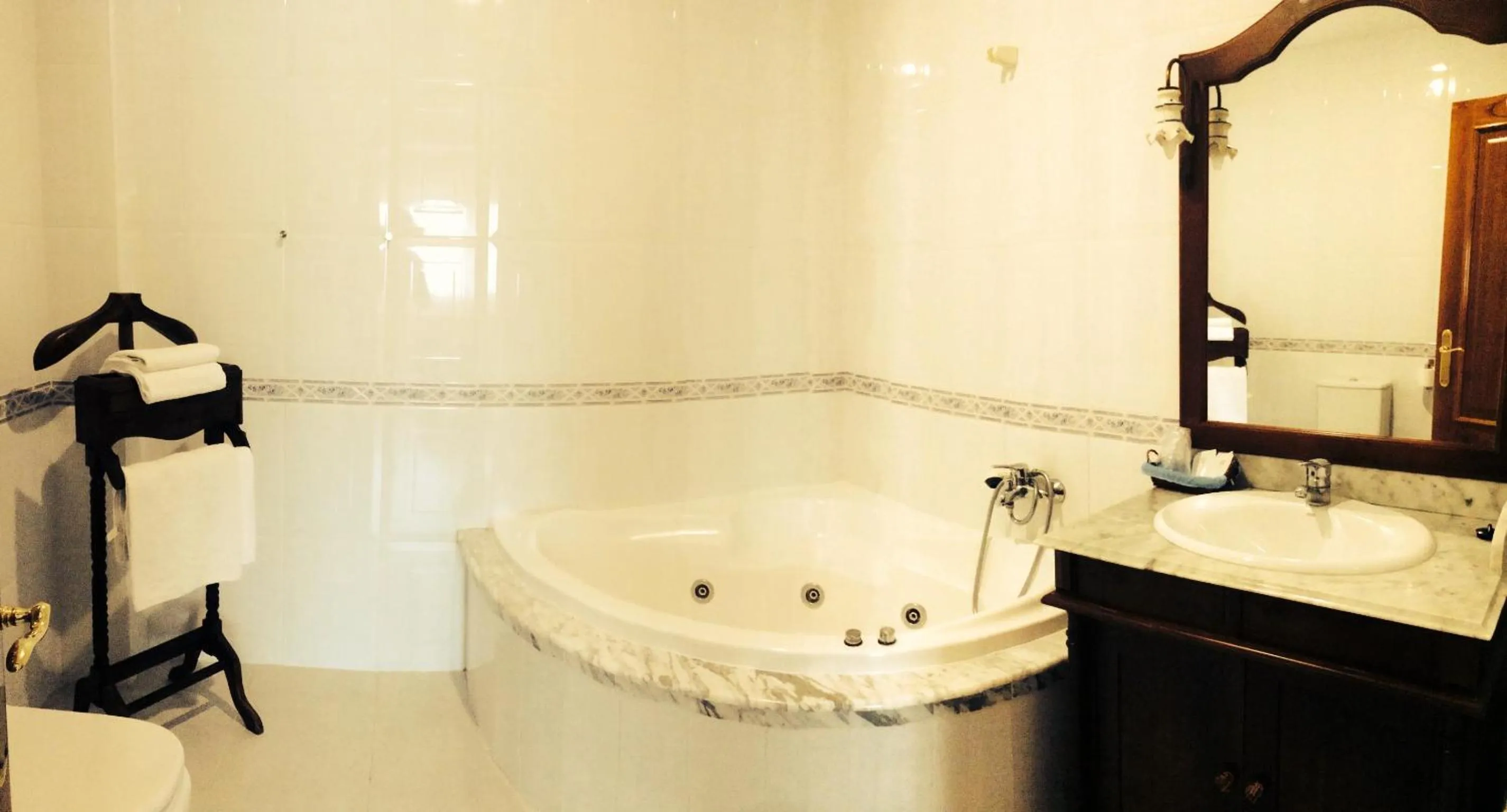 Bathroom in Hotel Casa Jurjo