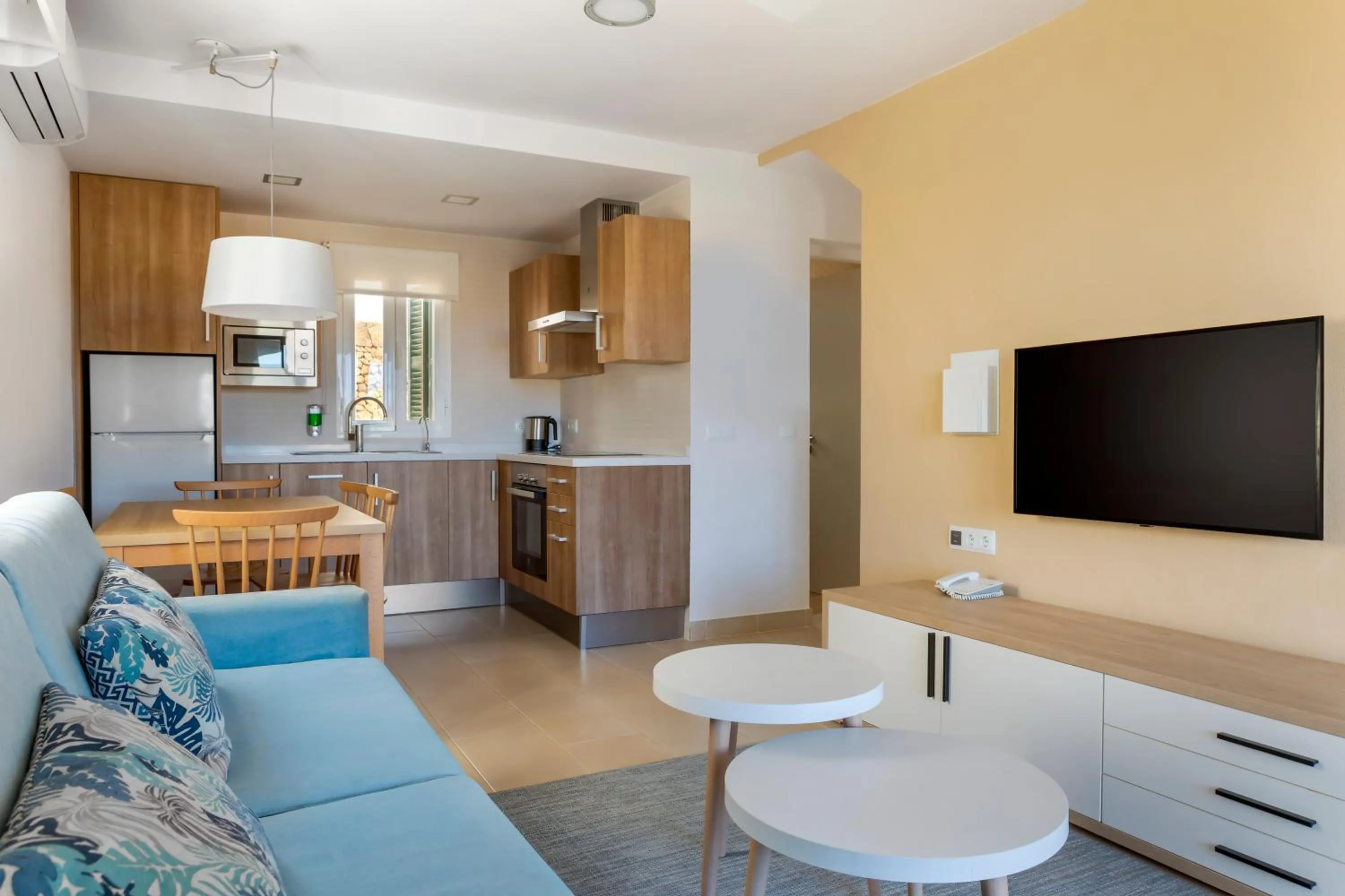 Kitchen or kitchenette in White Sands Beach Club