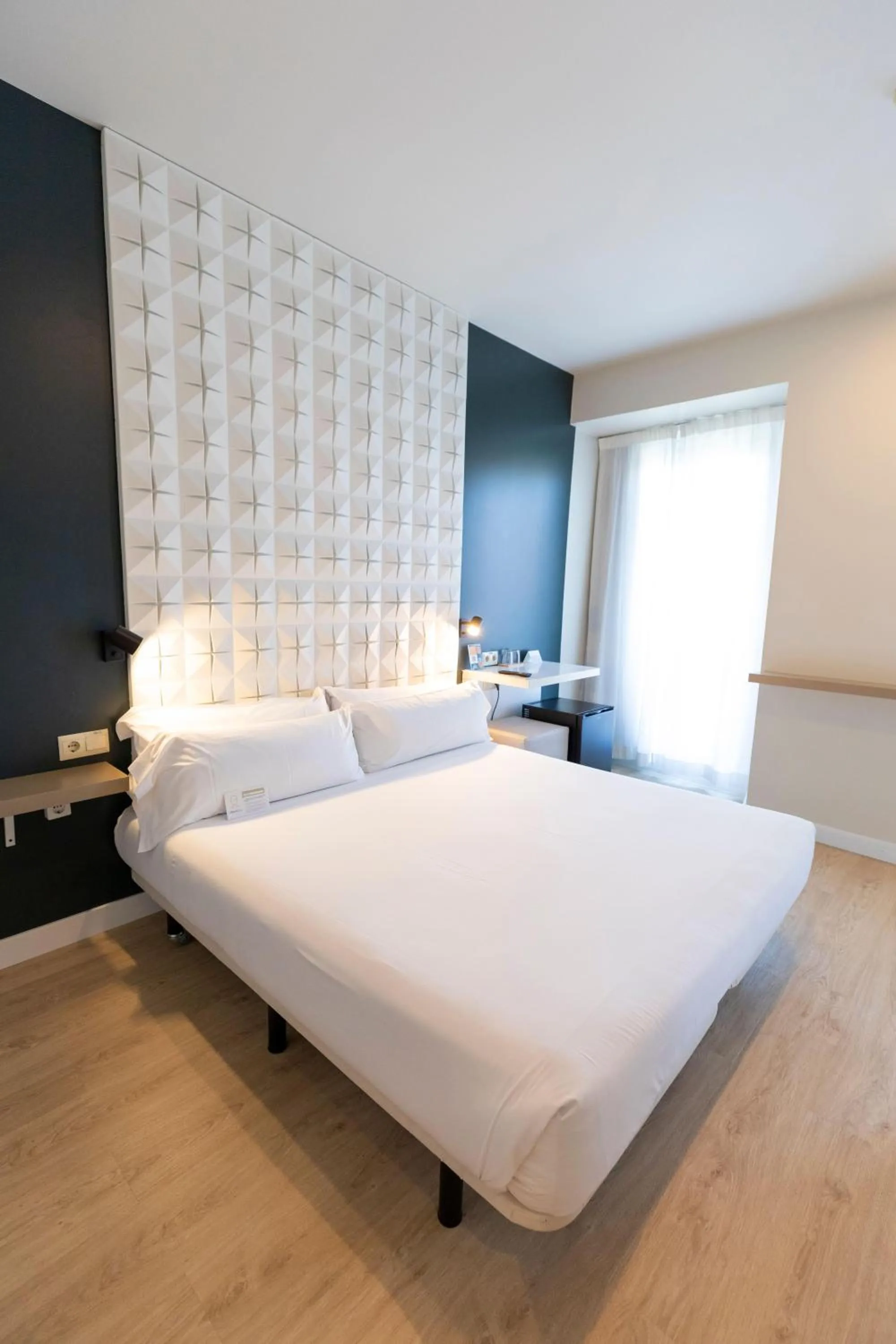 Photo of the whole room, Bed in URBANSEA Atocha 113