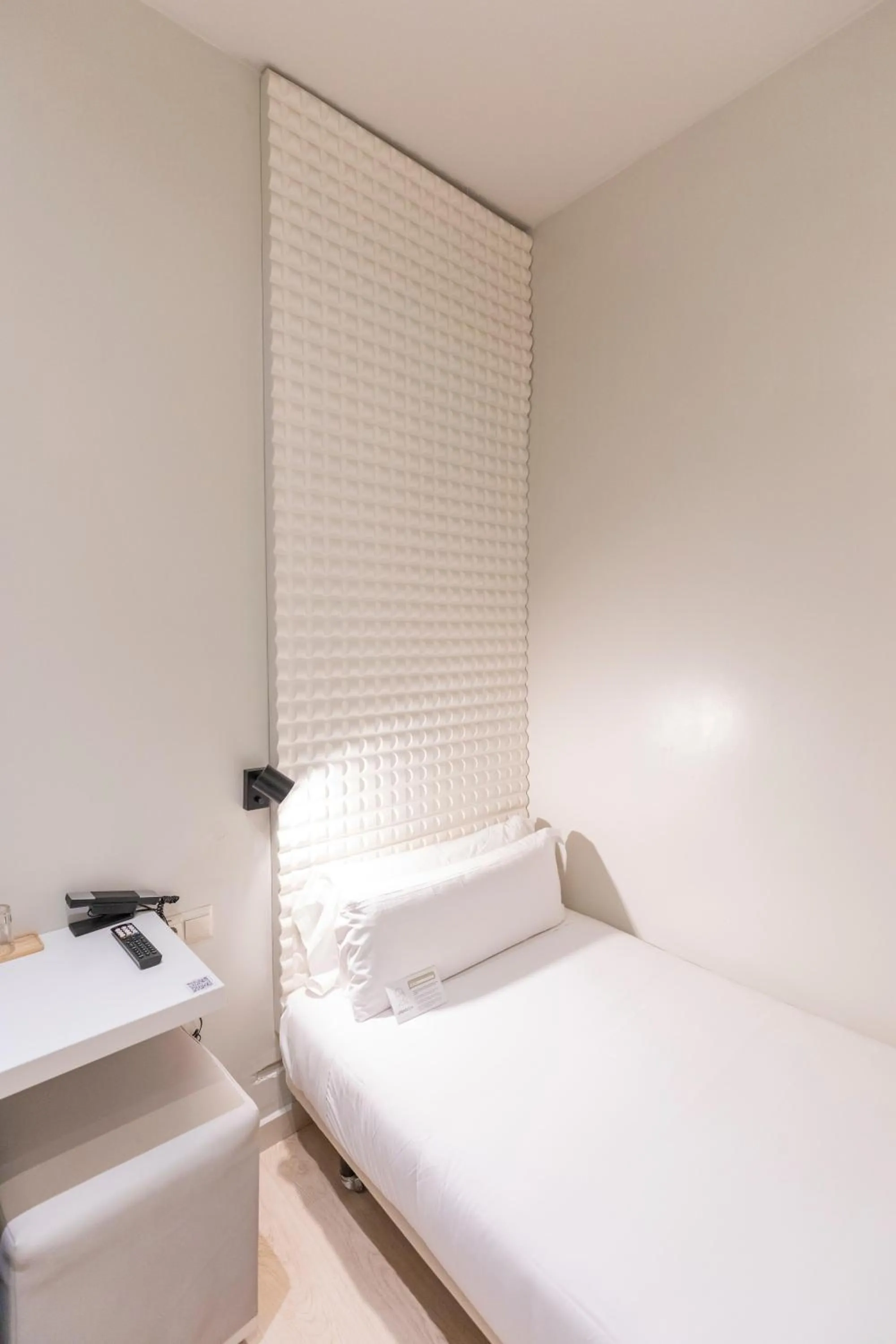 Photo of the whole room, Bed in URBANSEA Atocha 113