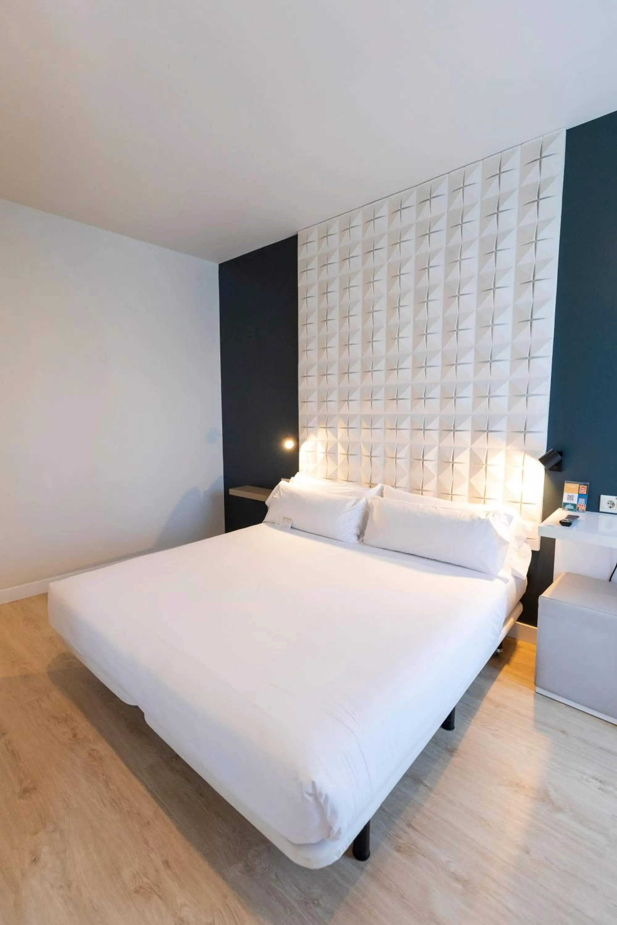 Photo of the whole room, Bed in URBANSEA Atocha 113
