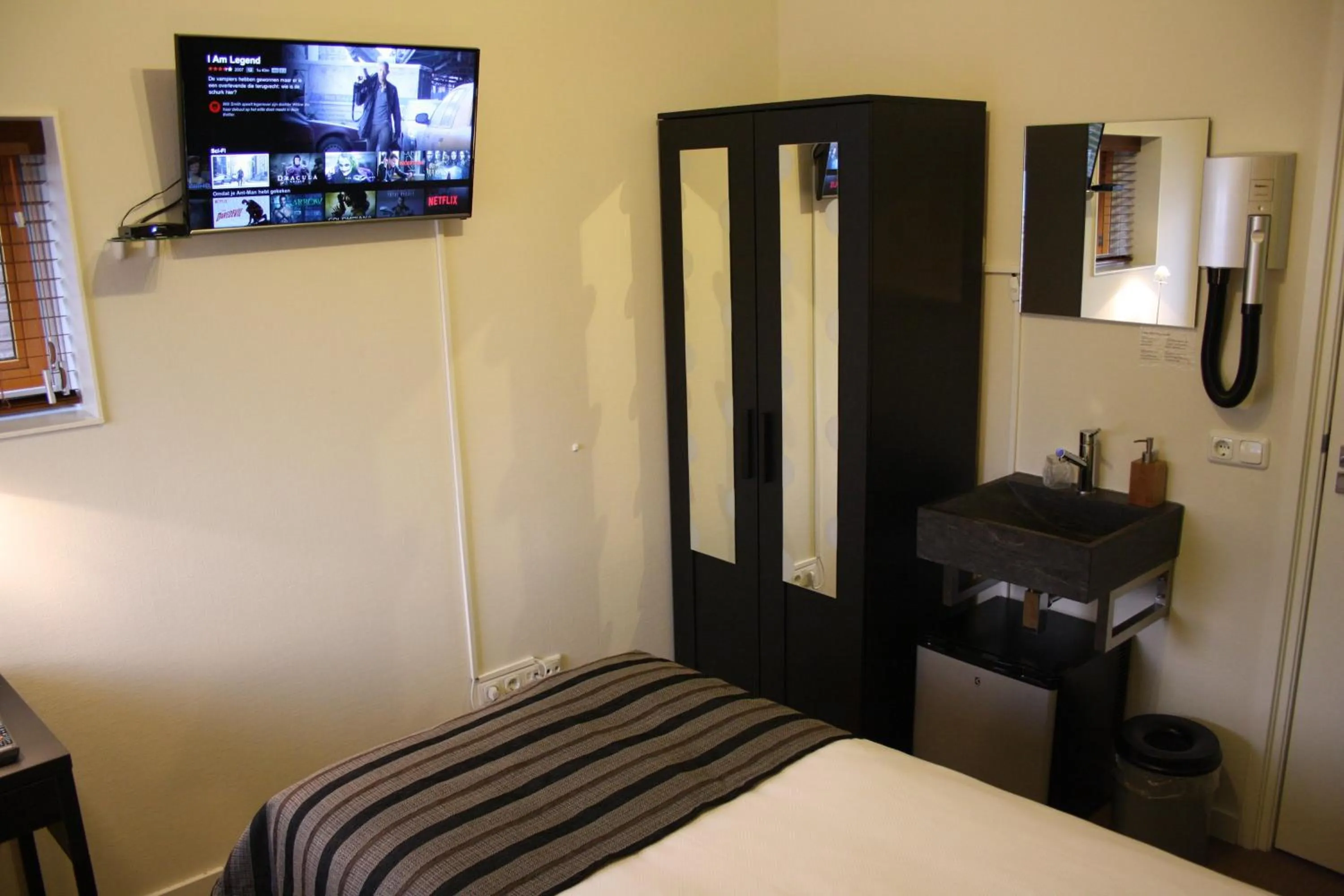 Photo of the whole room in Casa Mirador Sleep Inn