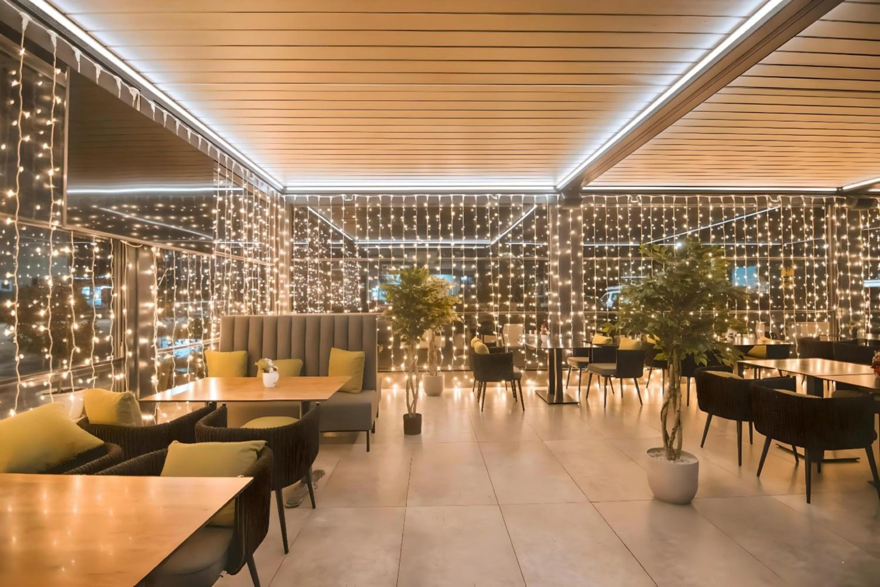 Restaurant/places to eat in Hotel Alkar