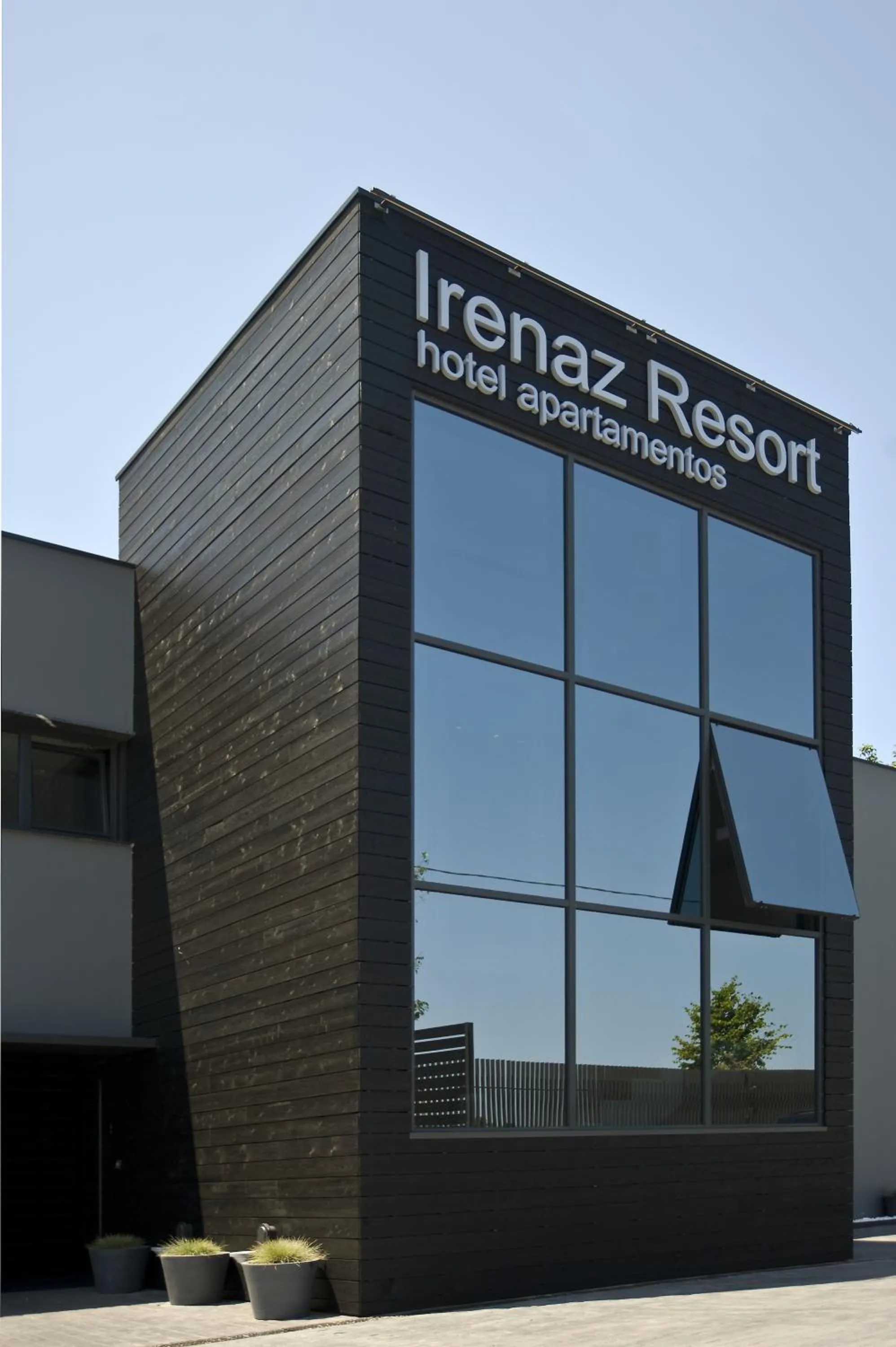 Facade/entrance in Irenaz Resort Apartamentos