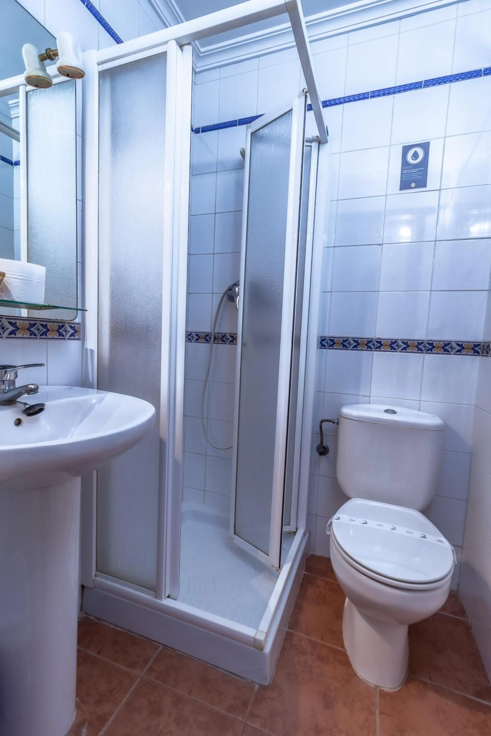 Bathroom in Hosteria Tierrallana by Juypehotel