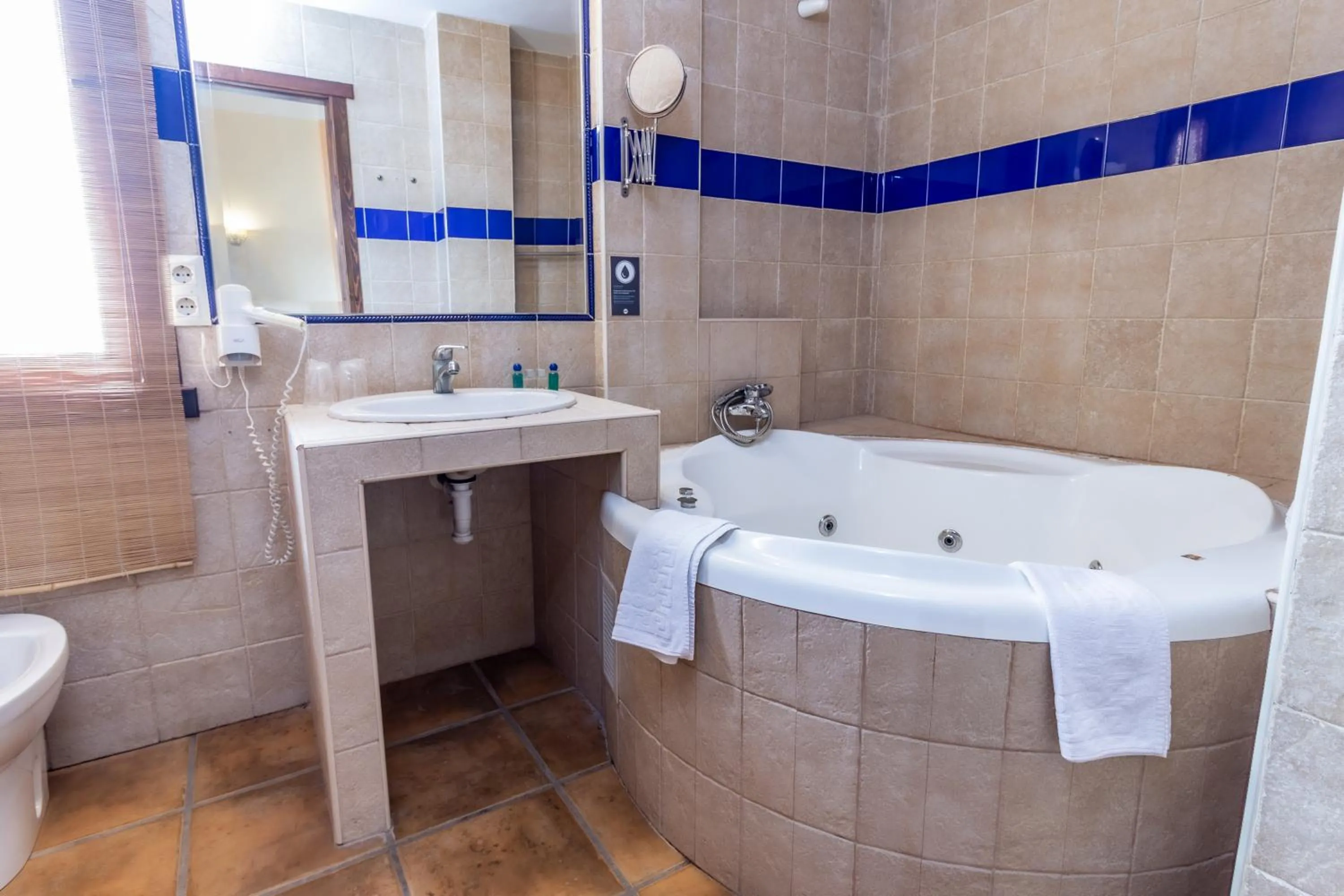 Hot Tub in Hosteria Tierrallana by Juypehotel