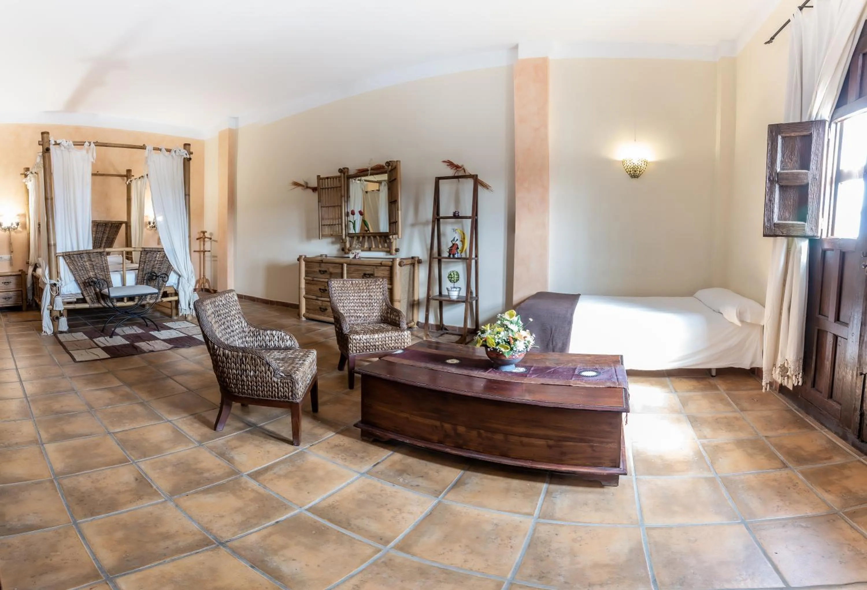 Photo of the whole room in Hosteria Tierrallana by Juypehotel