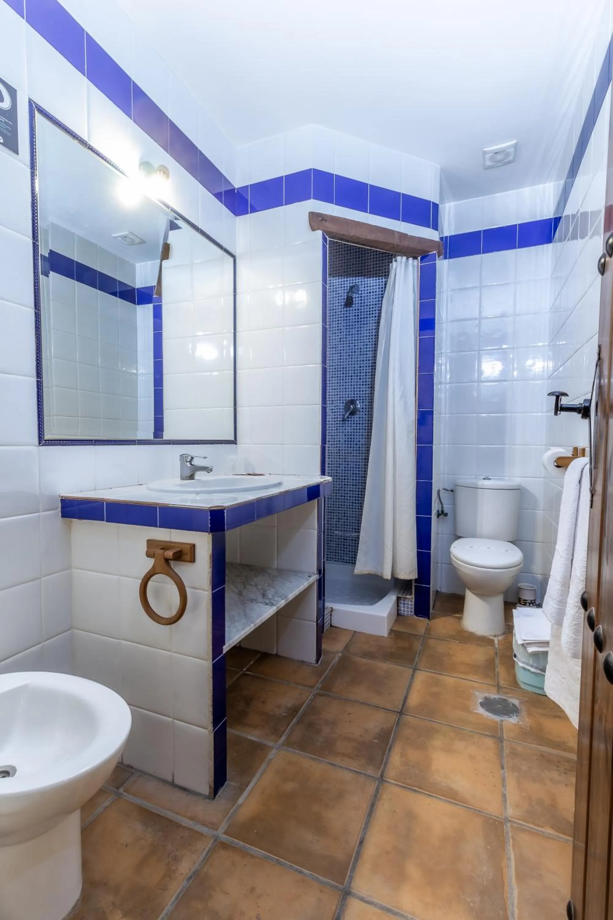 Bathroom in Hosteria Tierrallana by Juypehotel