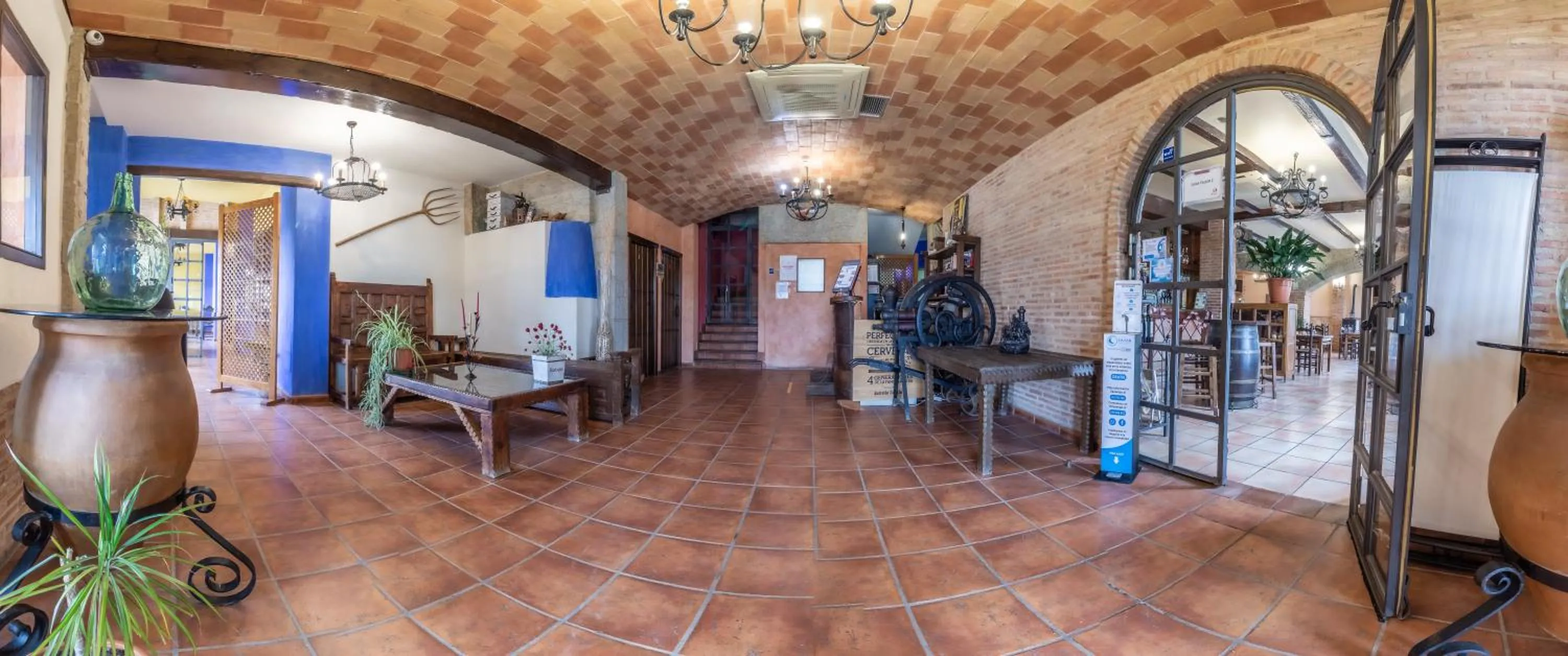 Living room in Hosteria Tierrallana by Juypehotel