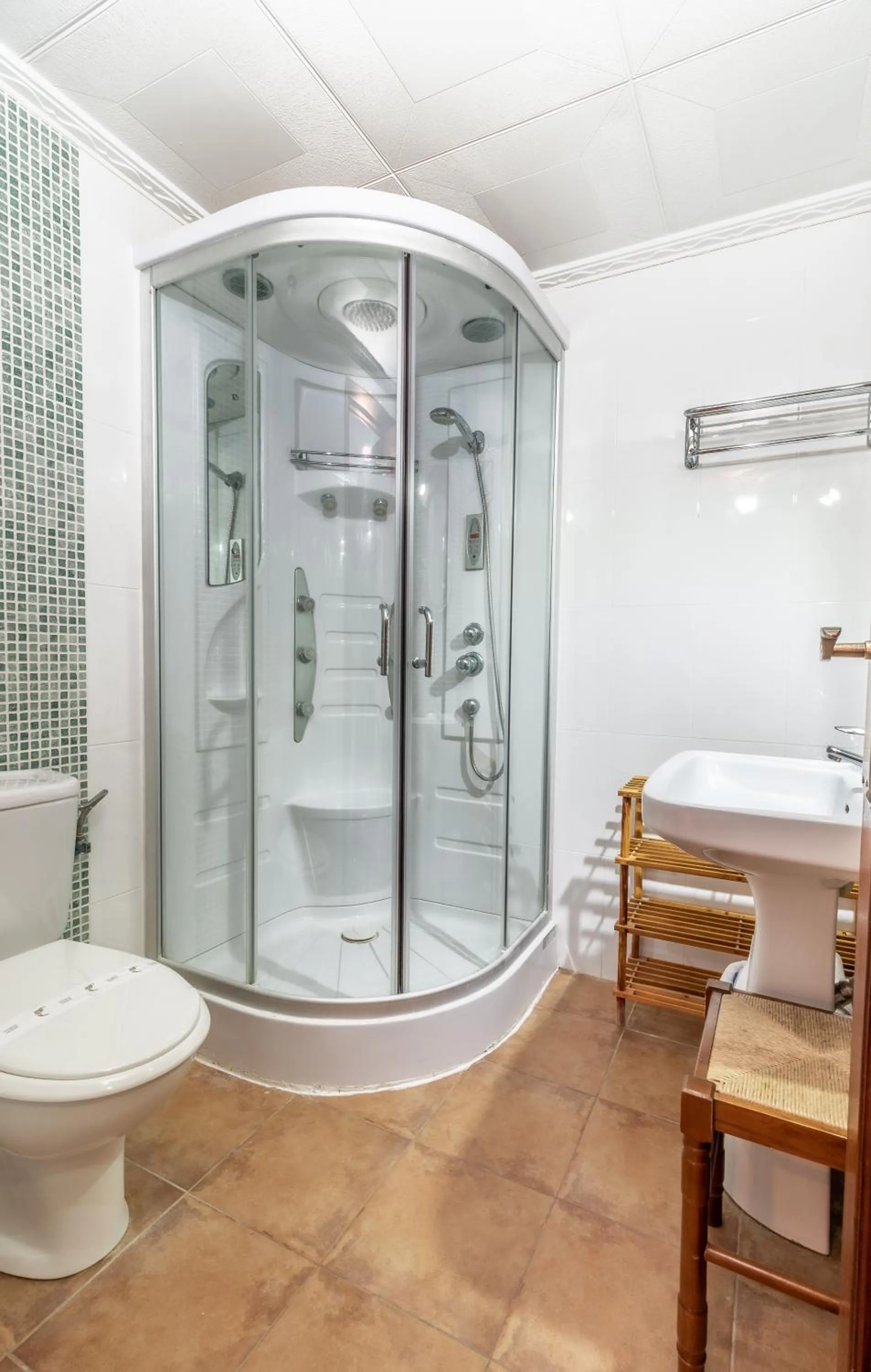 Bathroom in Hosteria Tierrallana by Juypehotel