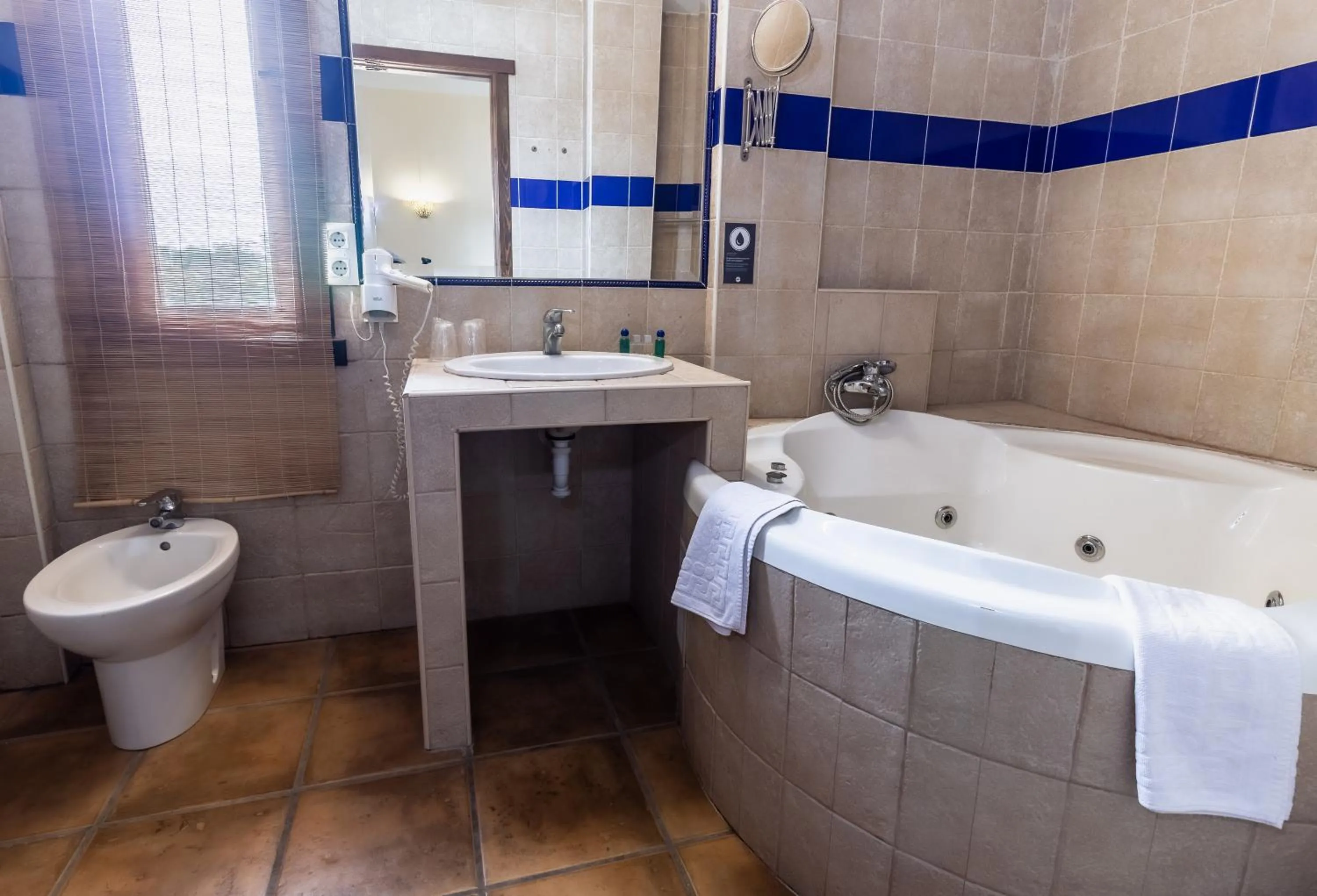 Bathroom in Hosteria Tierrallana by Juypehotel