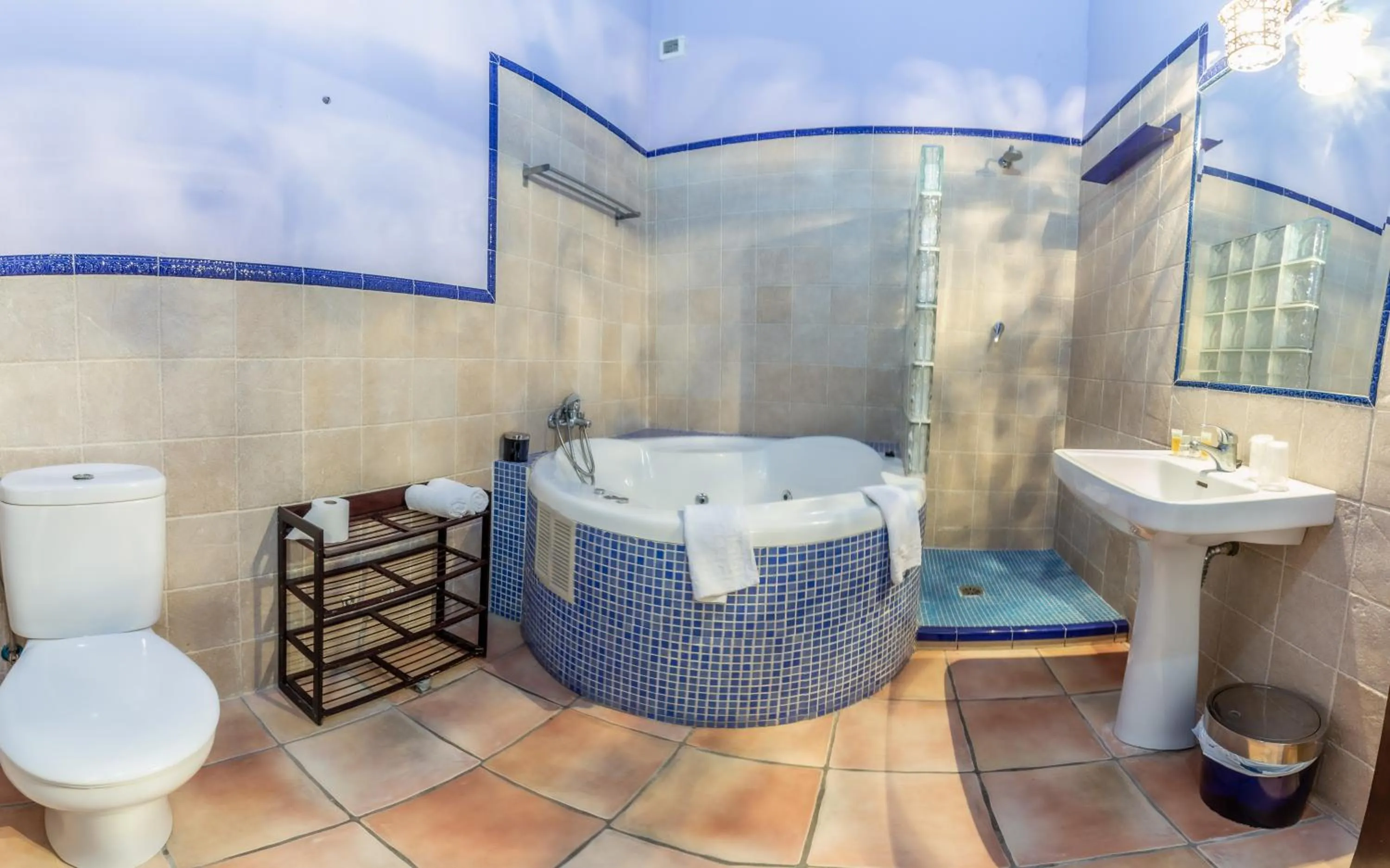 Bathroom in Hosteria Tierrallana by Juypehotel