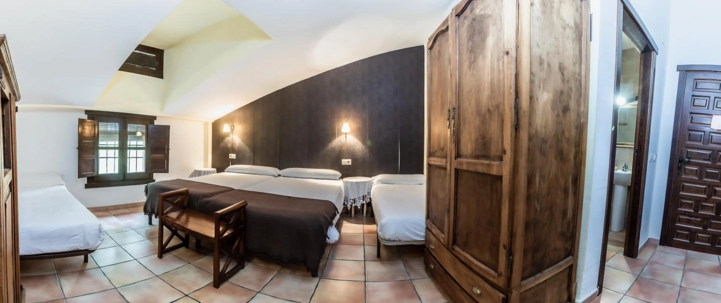 Photo of the whole room, Bed in Hosteria Tierrallana by Juypehotel