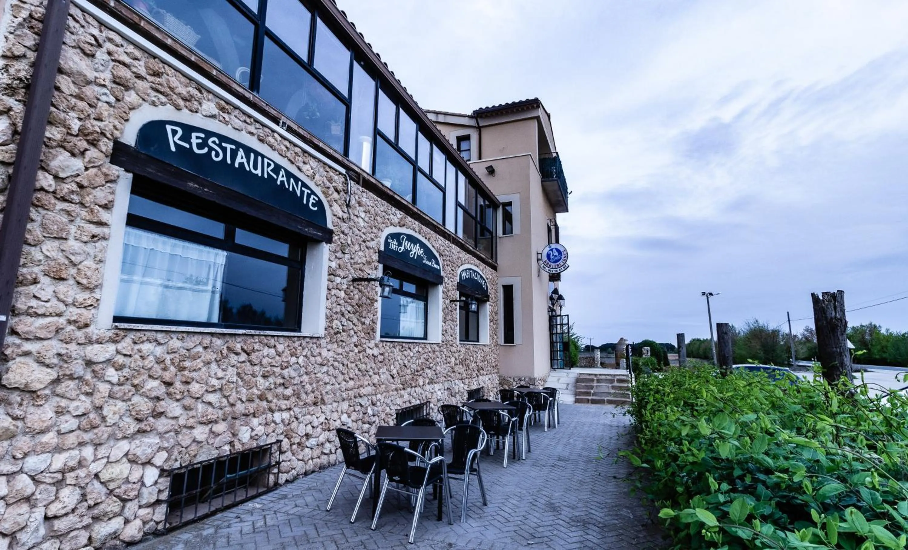 Property building in Hosteria Tierrallana by Juypehotel