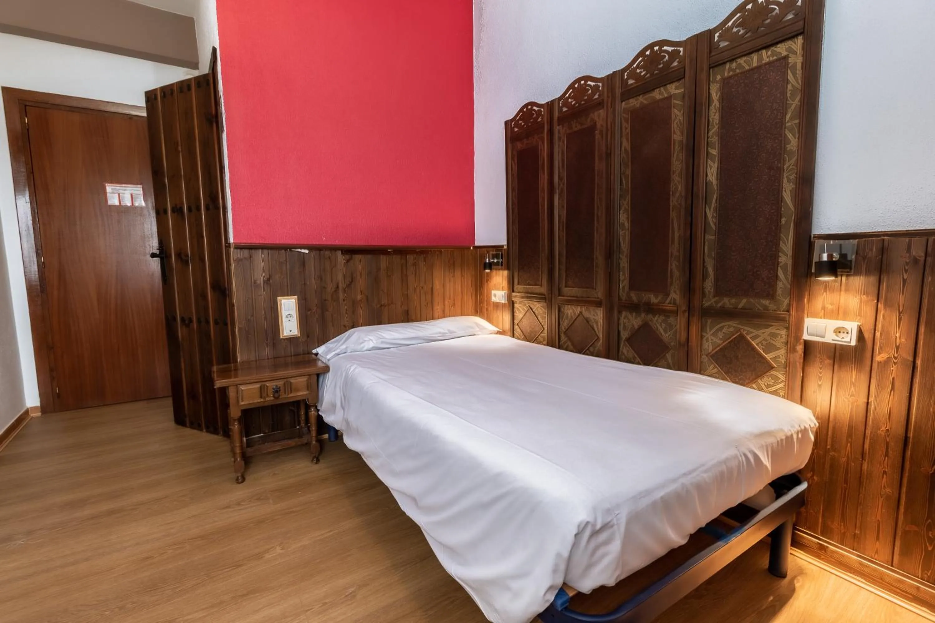 Bedroom, Bed in Hosteria Tierrallana by Juypehotel