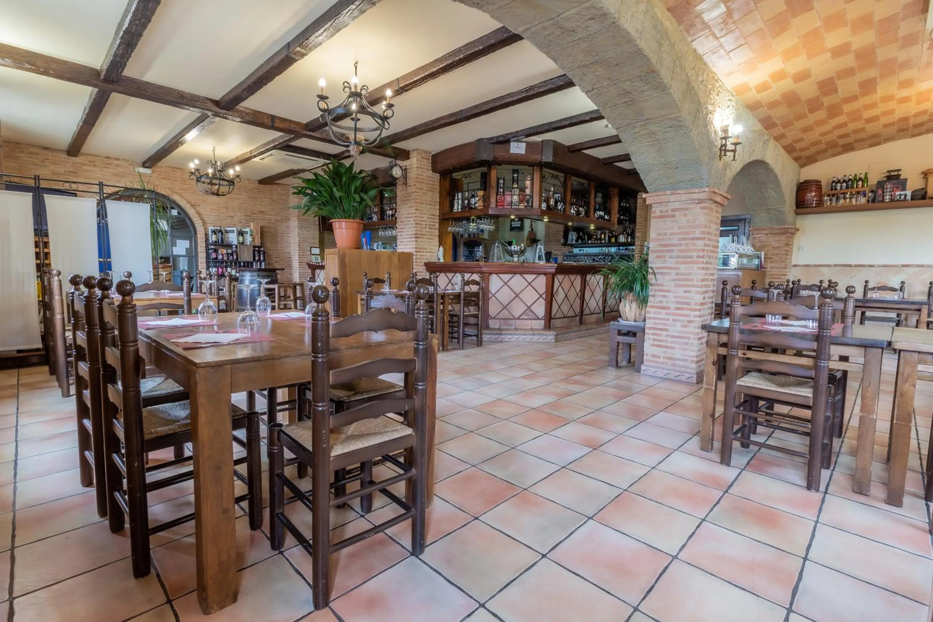 Restaurant/places to eat in Hosteria Tierrallana by Juypehotel